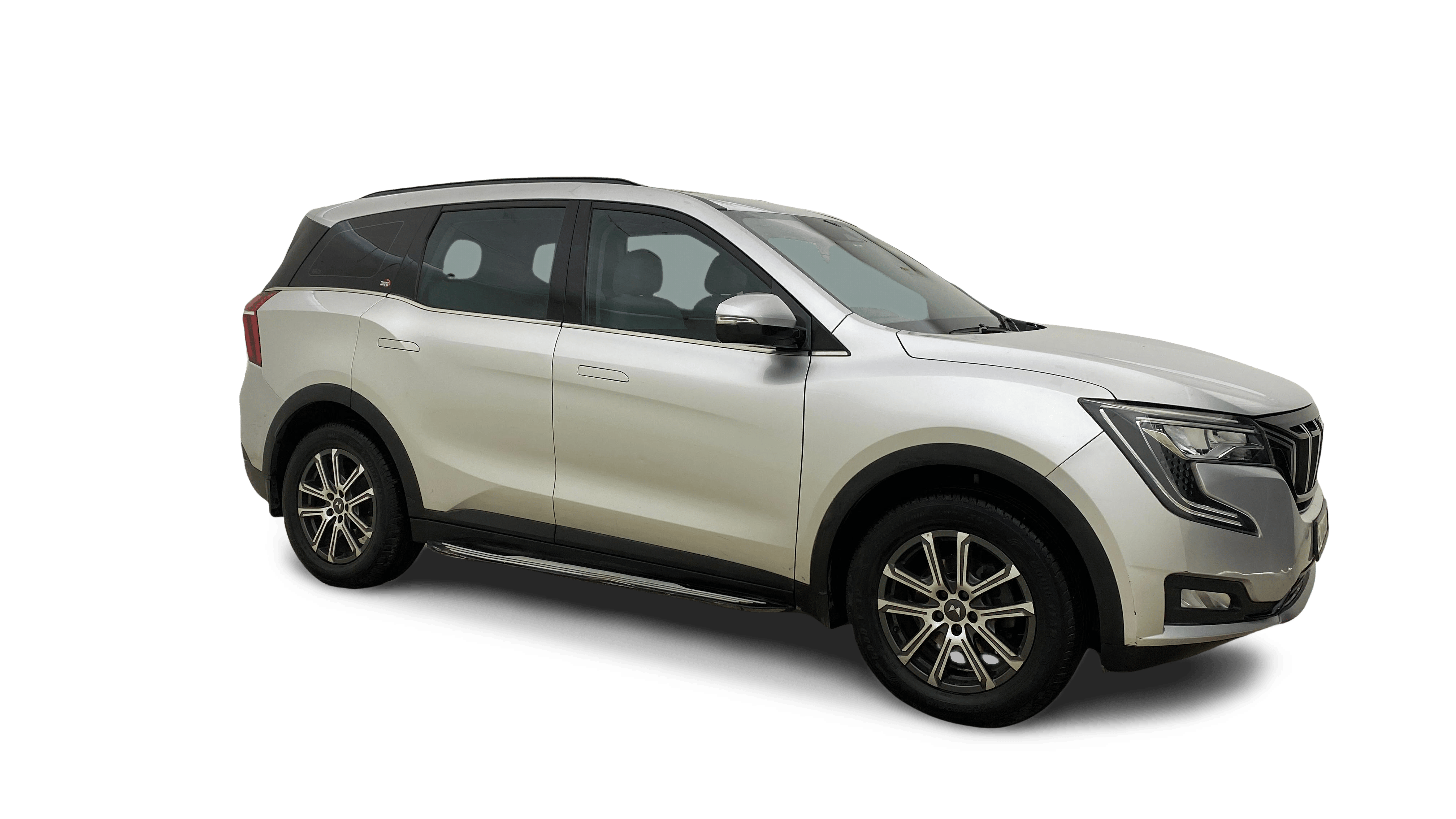 2021 Mahindra XUV700 - SUV - Petrol - Manual - ₹11.00 lakh
