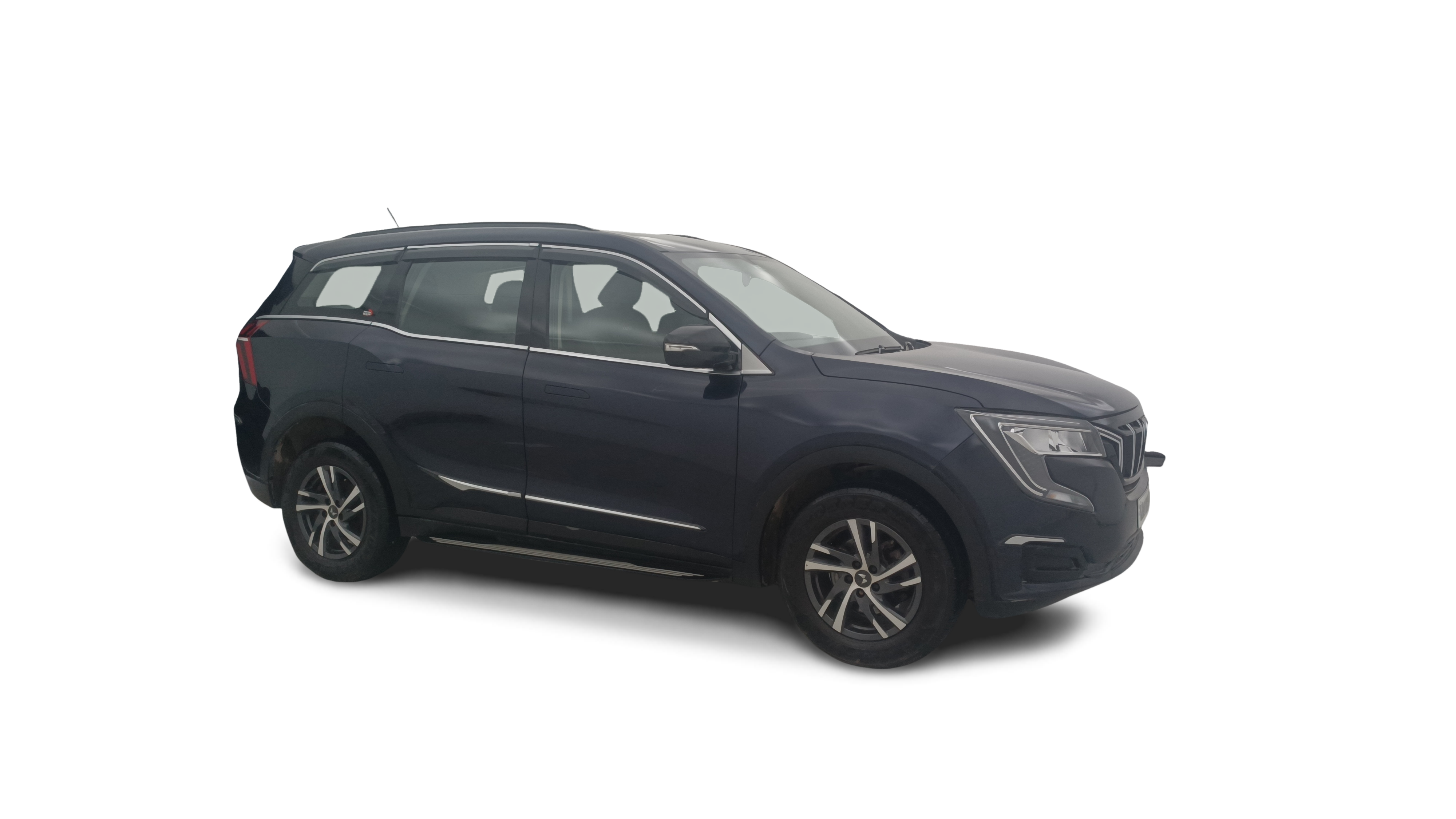 2022 Mahindra XUV700 - SUV - Petrol - Manual - ₹10.70 lakh