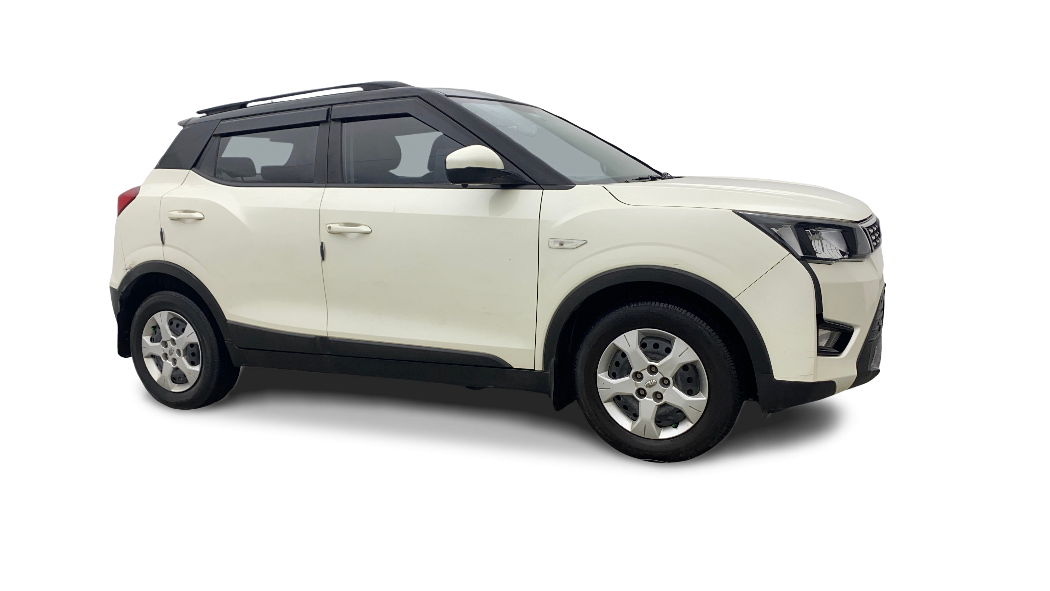Mahindra XUV300-img