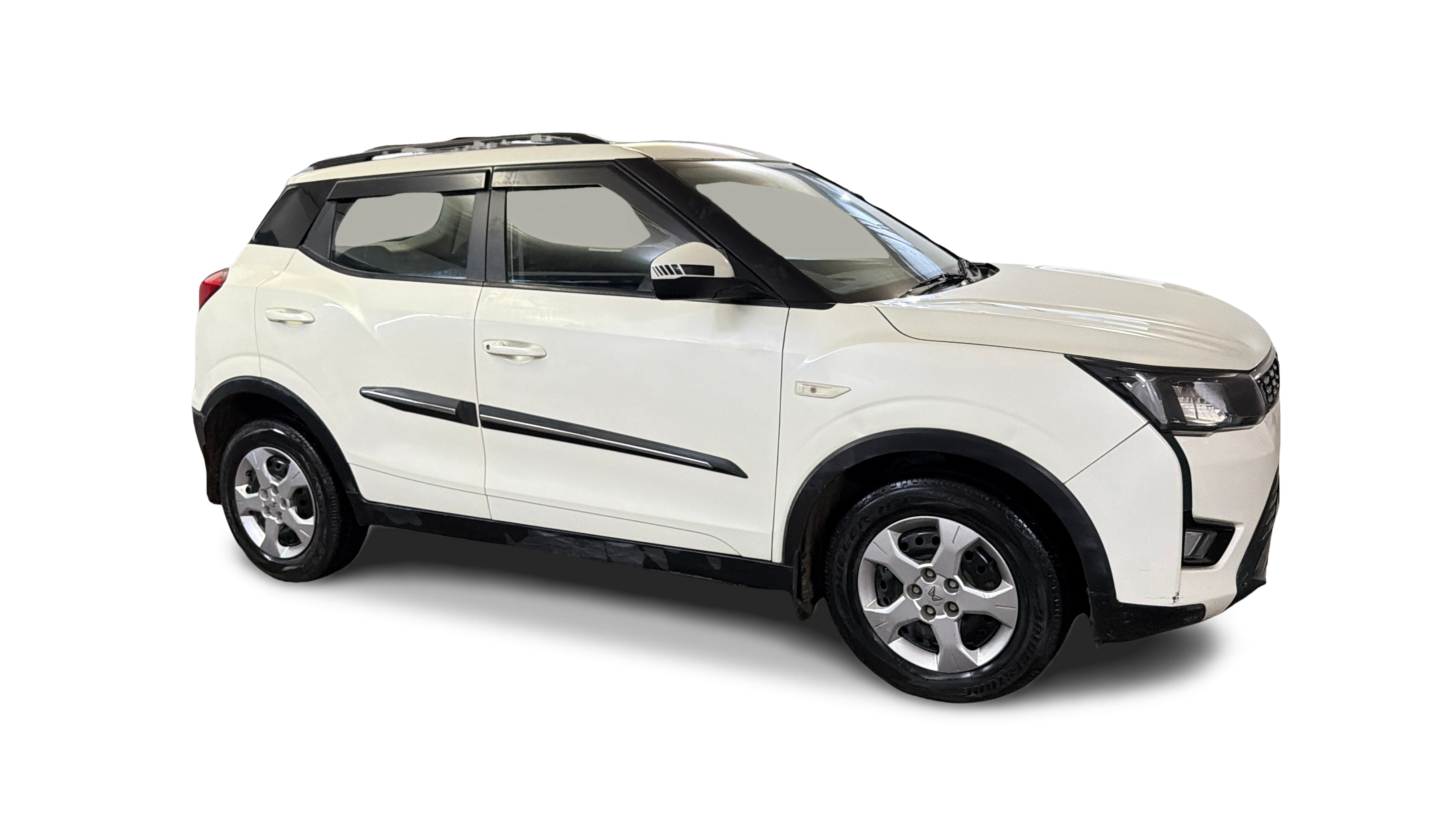 2023 Mahindra XUV300 - SUV - Petrol - Manual - ₹6.42 lakh
