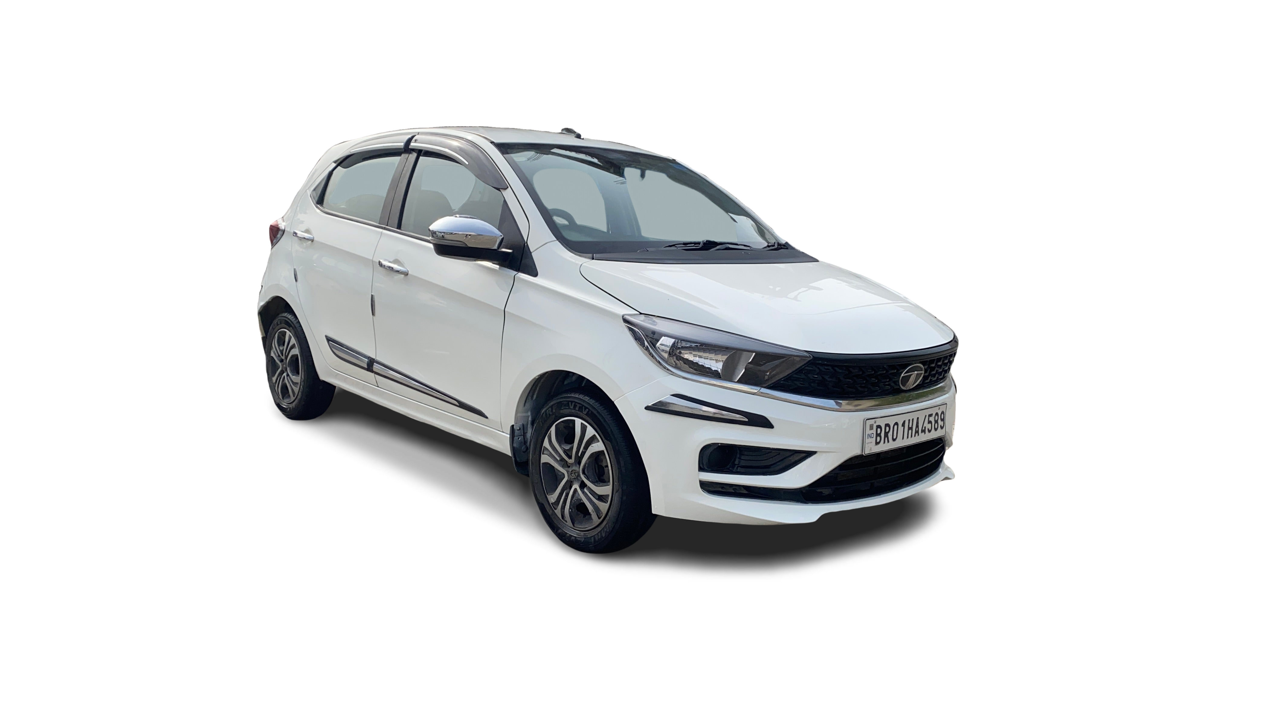 Tata Tiago-img