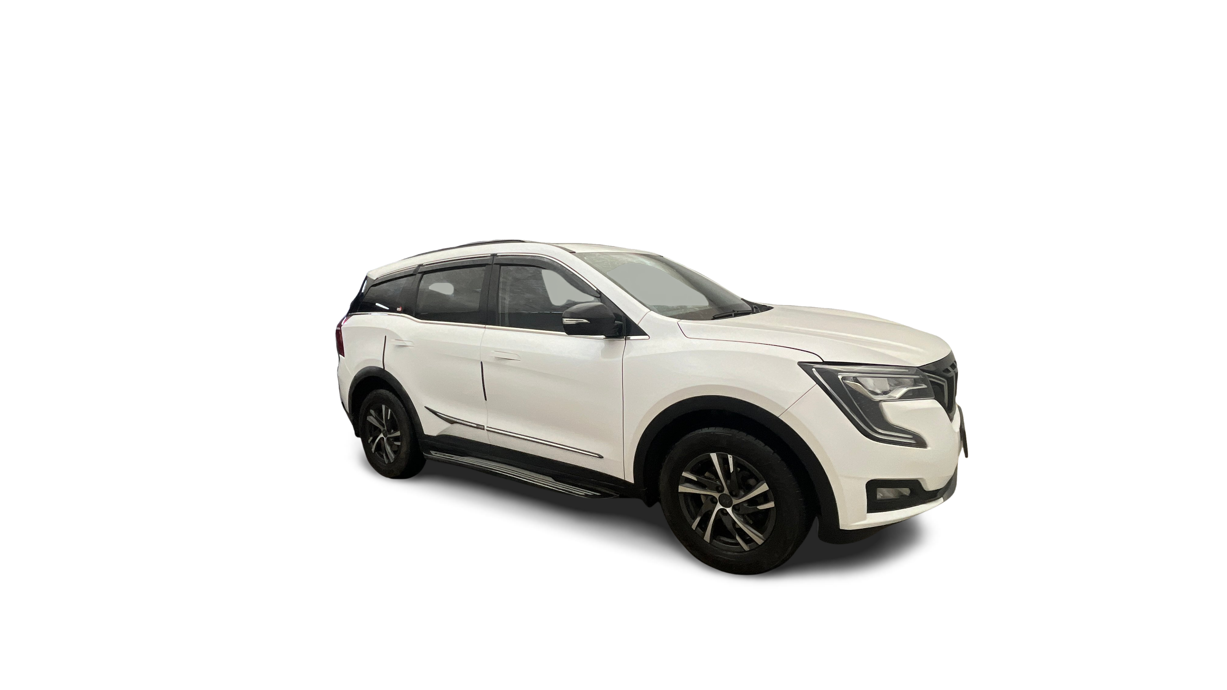 2023 Mahindra XUV700 - SUV - Petrol - Automatic - ₹15.17 lakh