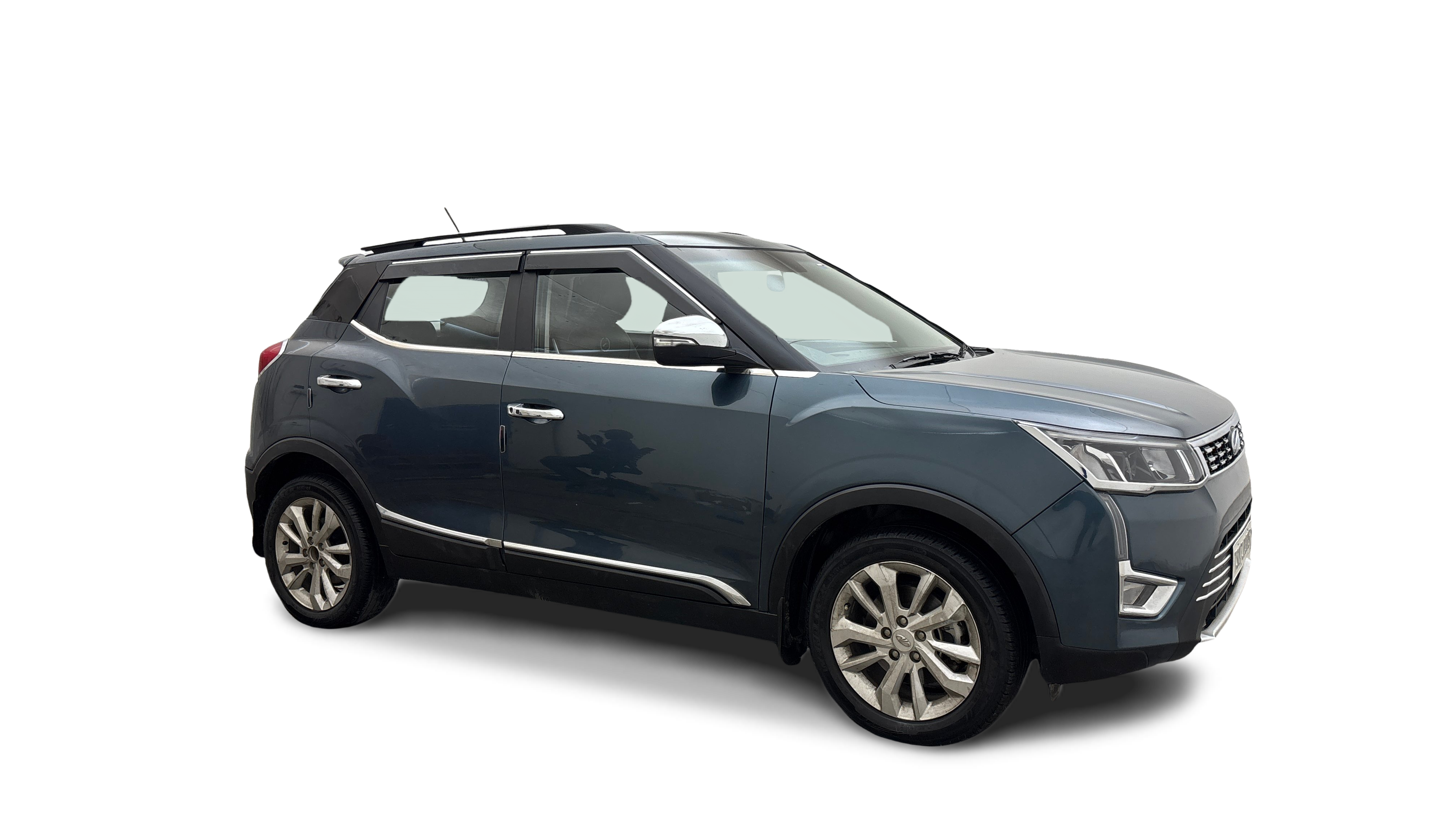 2021 Mahindra XUV300 - SUV - Petrol - Manual - ₹7.30 lakh
