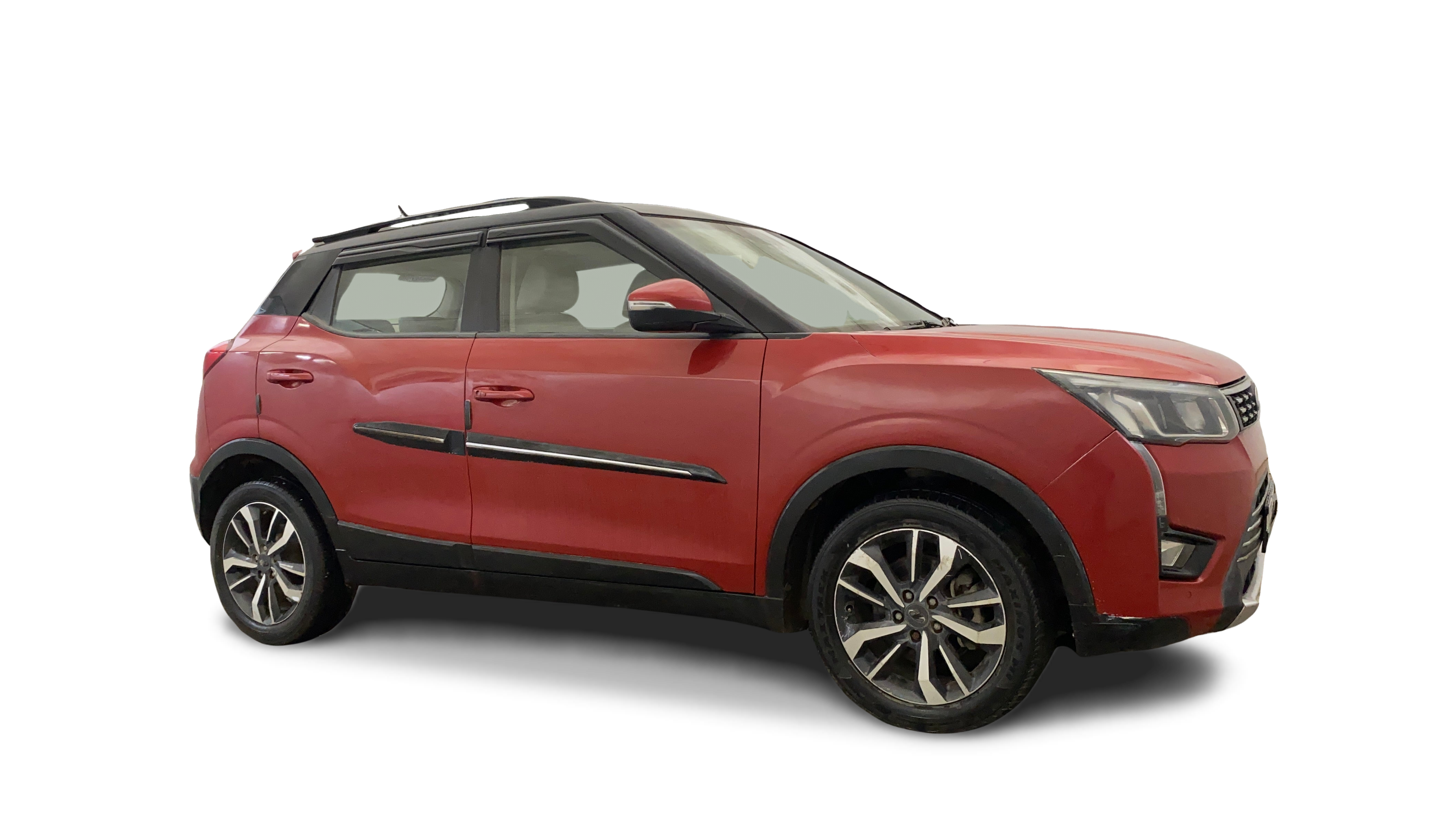 Mahindra XUV300-img