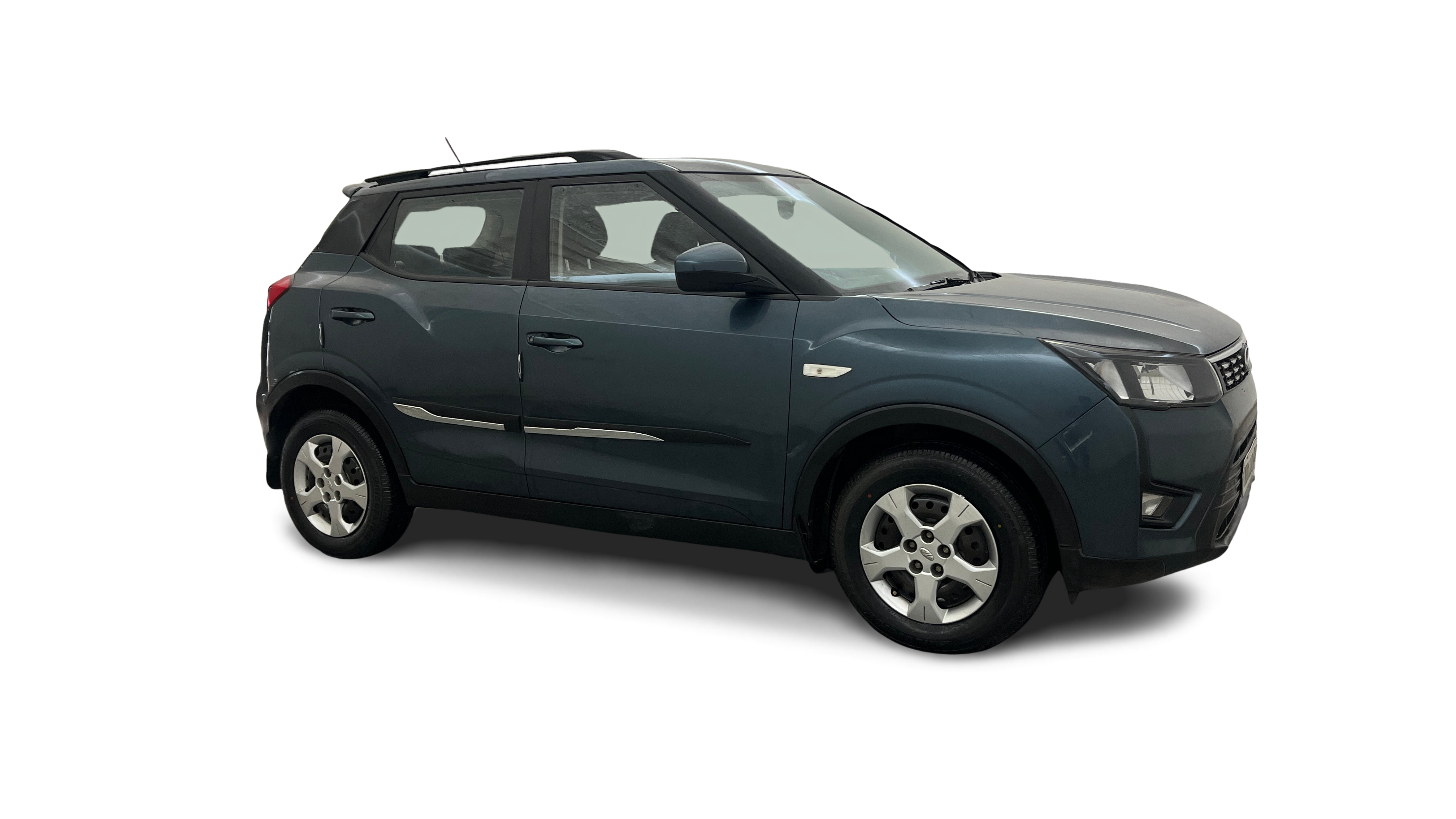 2021 Mahindra XUV300 - SUV - Petrol - Manual - ₹6.42 lakh