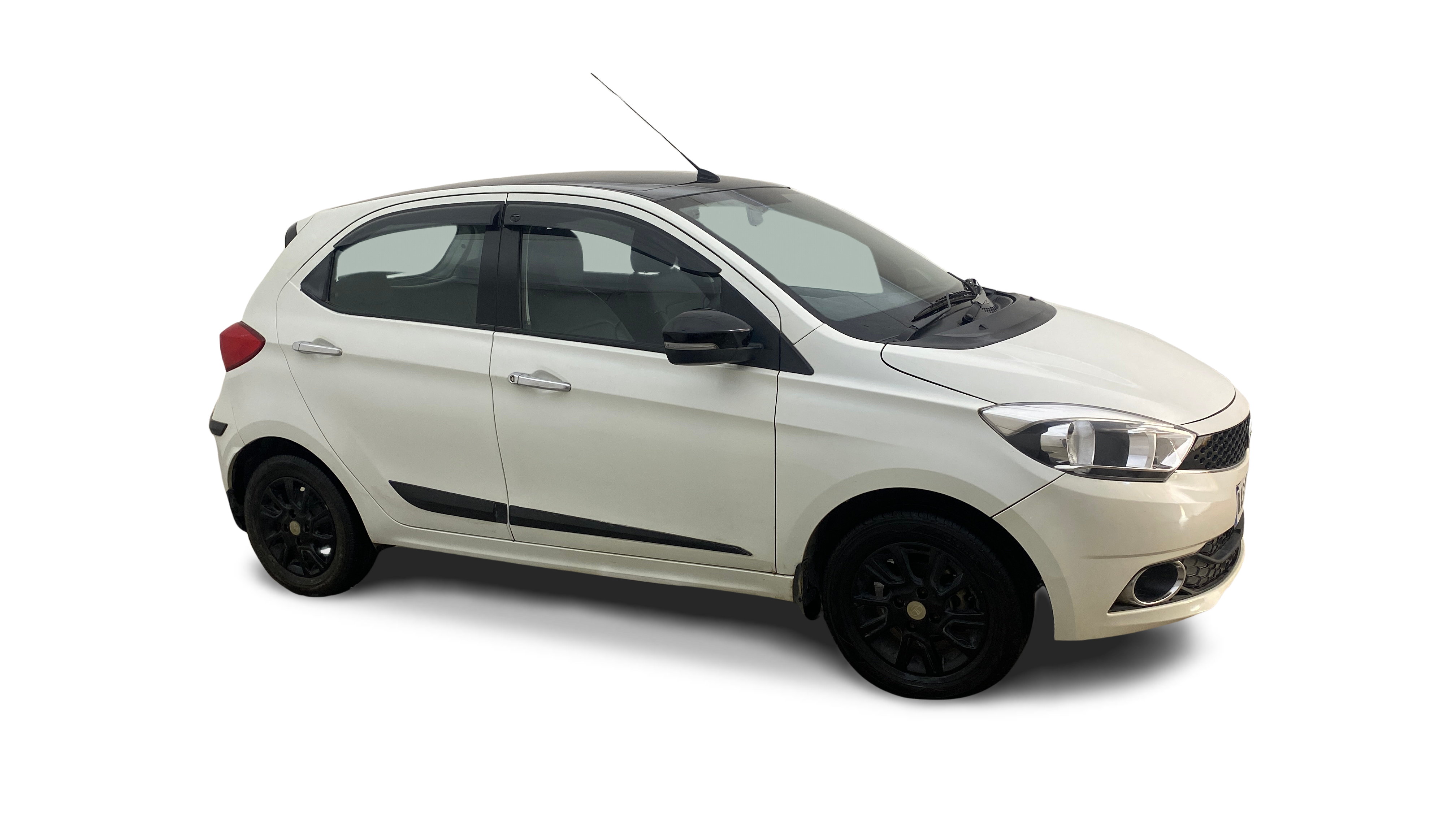 2018 Tata Tiago - Hatchback - Petrol - Manual - ₹3.89 lakh