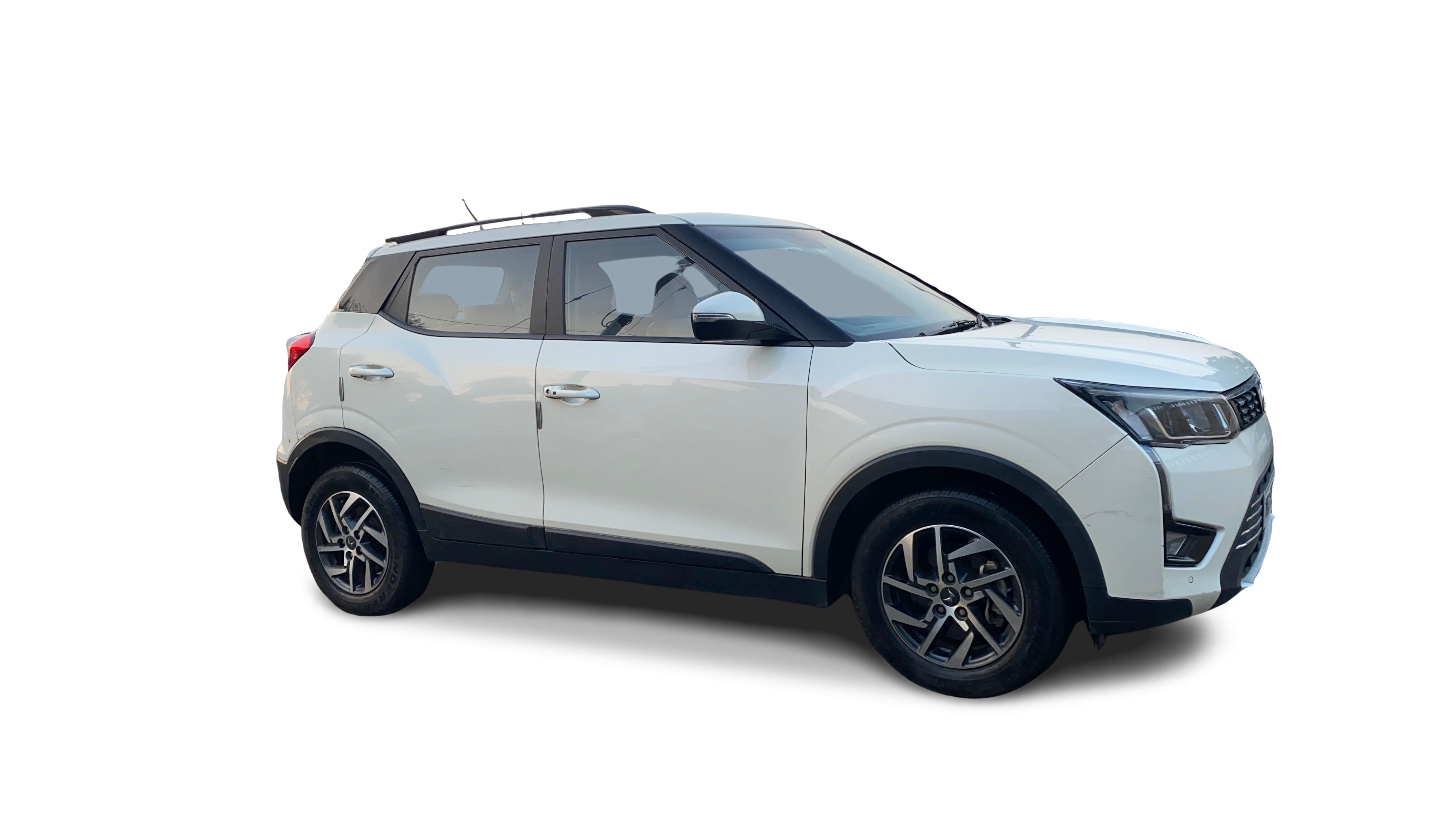 Mahindra XUV300-img