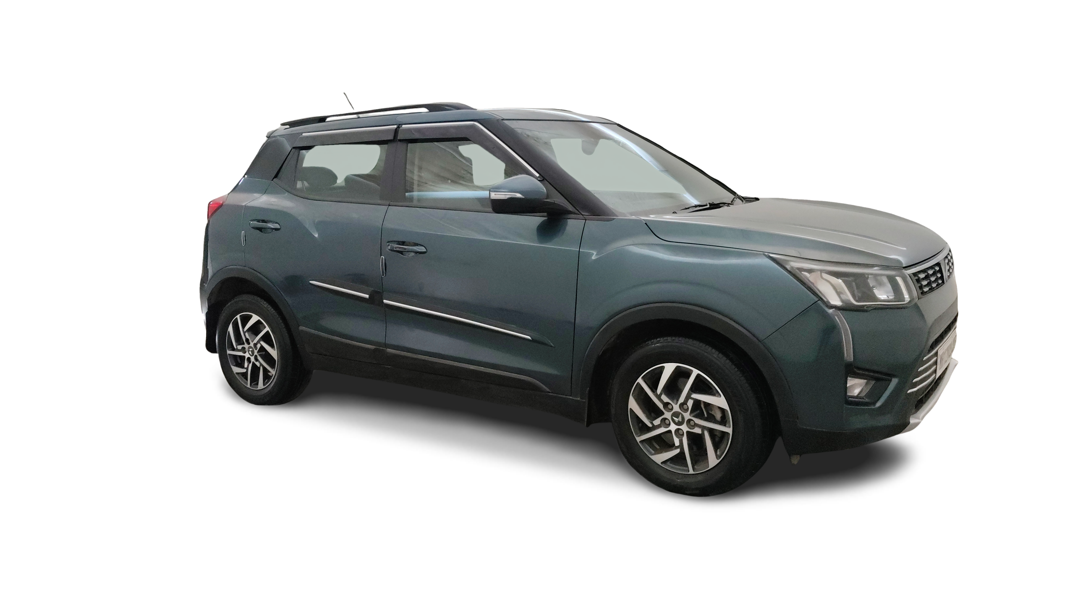 2023 Mahindra XUV300 - SUV - Diesel - Automatic - ₹10.38 lakh