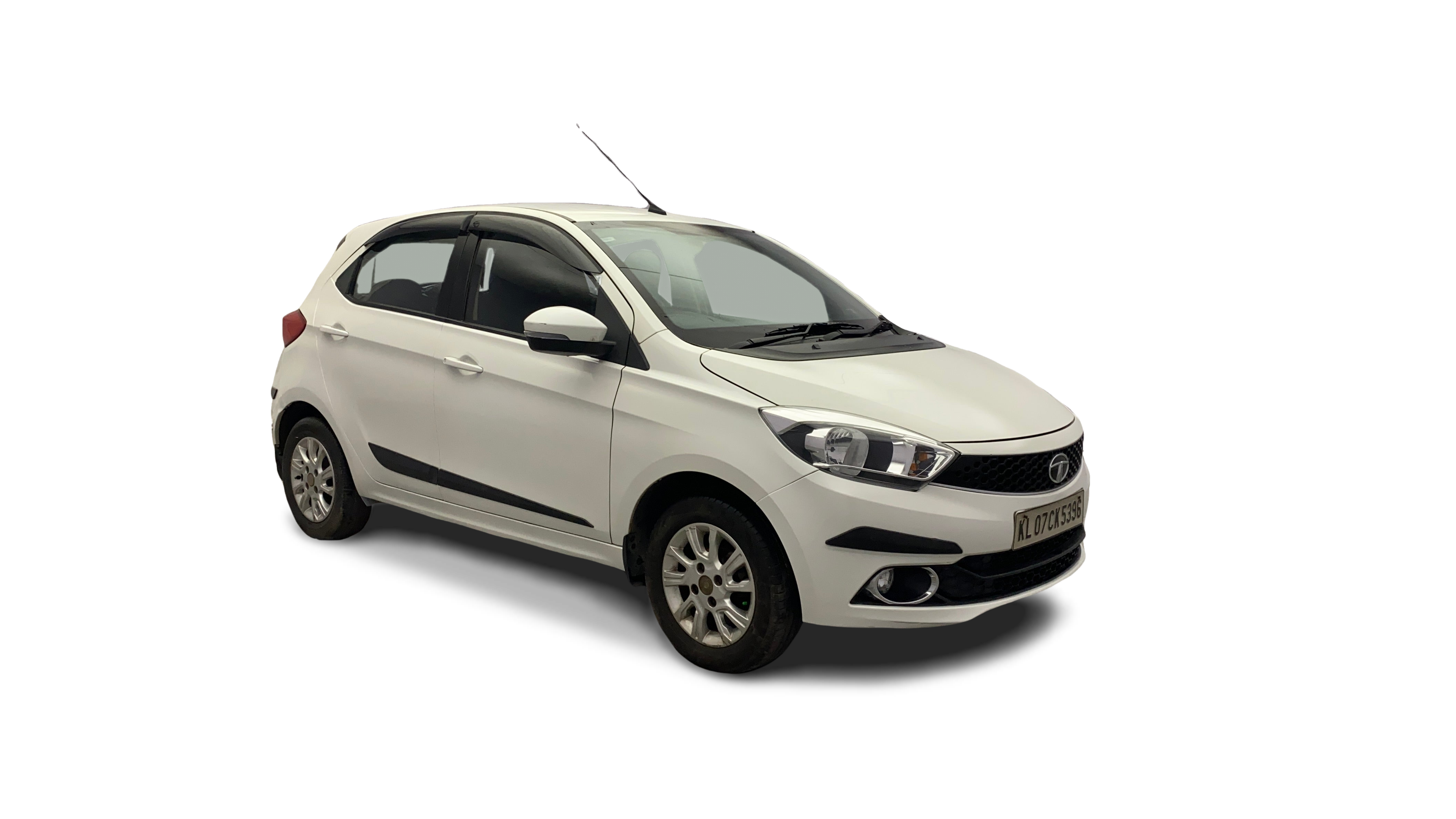 Tata Tiago-img