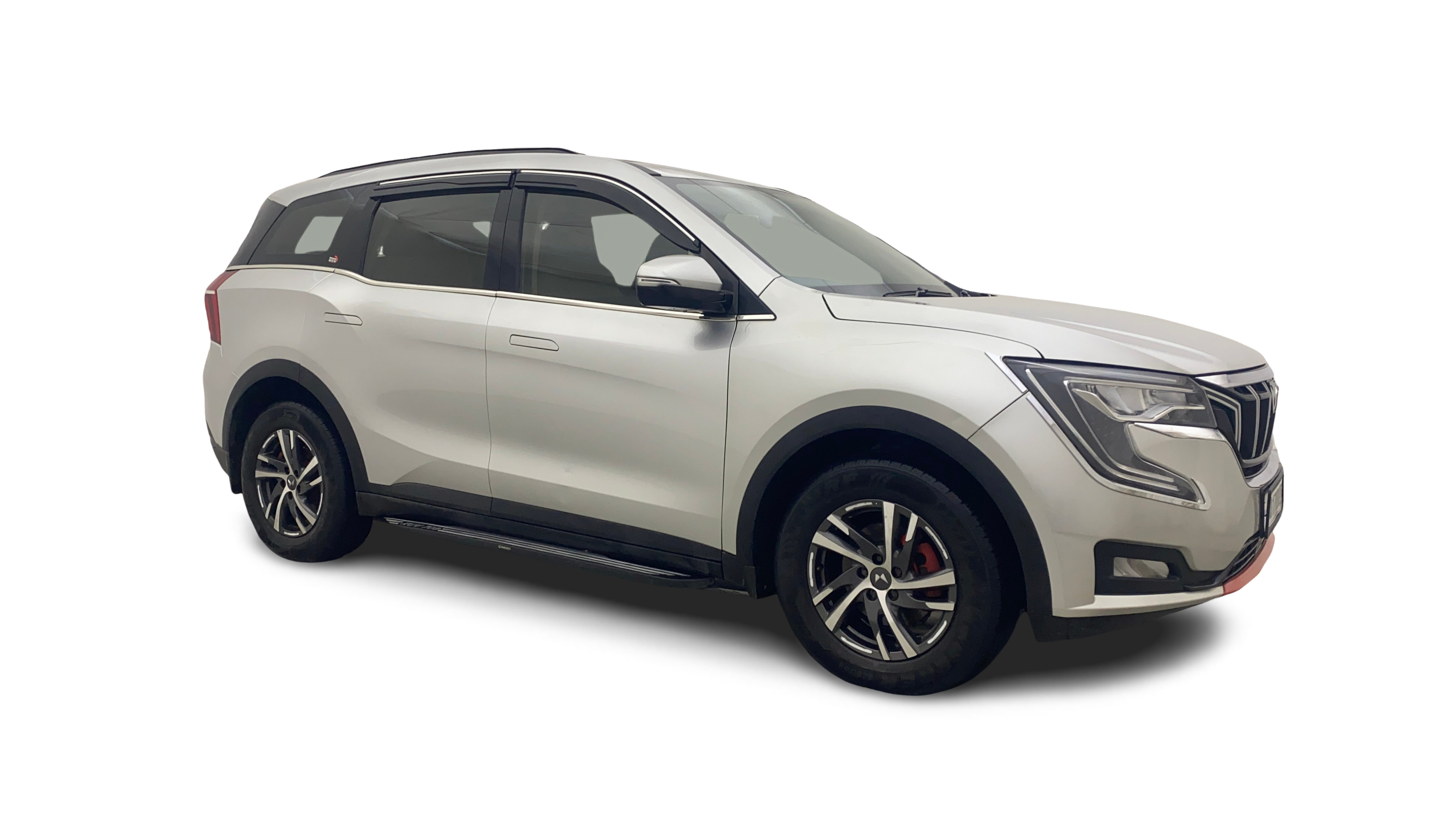 Mahindra XUV700-img