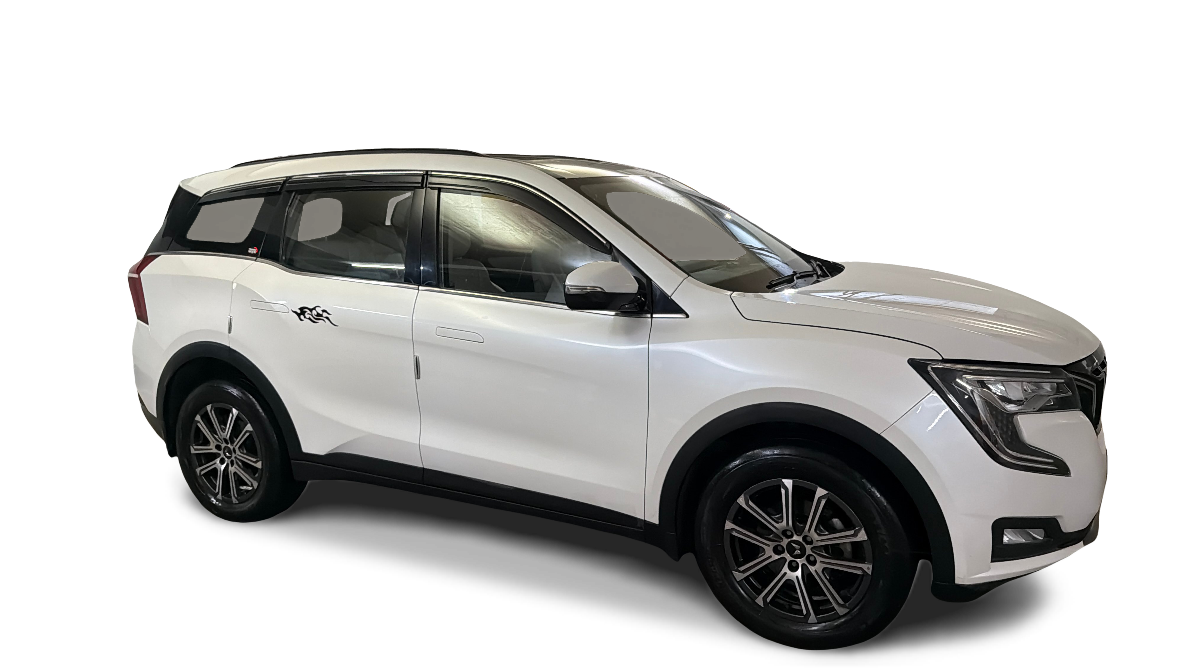 2025 Mahindra XUV700 - SUV - Petrol - Manual - ₹16.67 lakh
