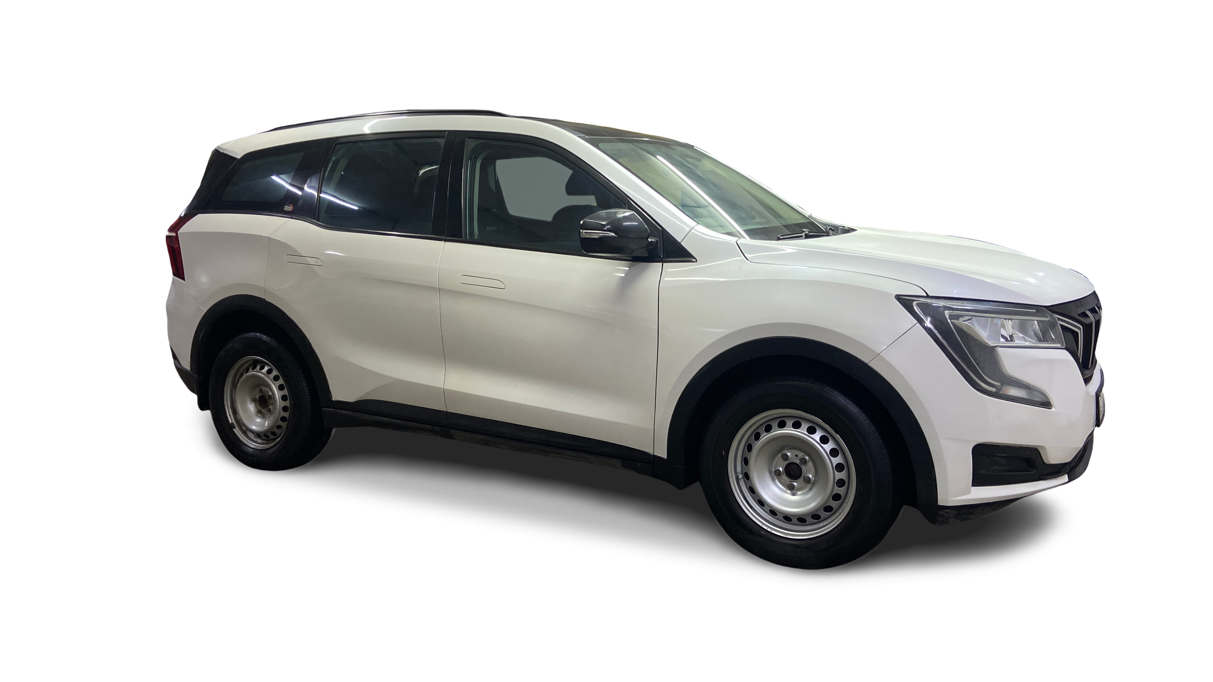 2023 Mahindra XUV700 - SUV - Petrol - Manual - ₹12.20 lakh