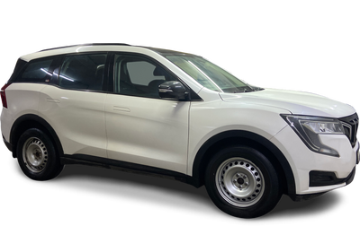 2023 Mahindra XUV700 - SUV - Petrol - Manual - ₹9.80 lakh