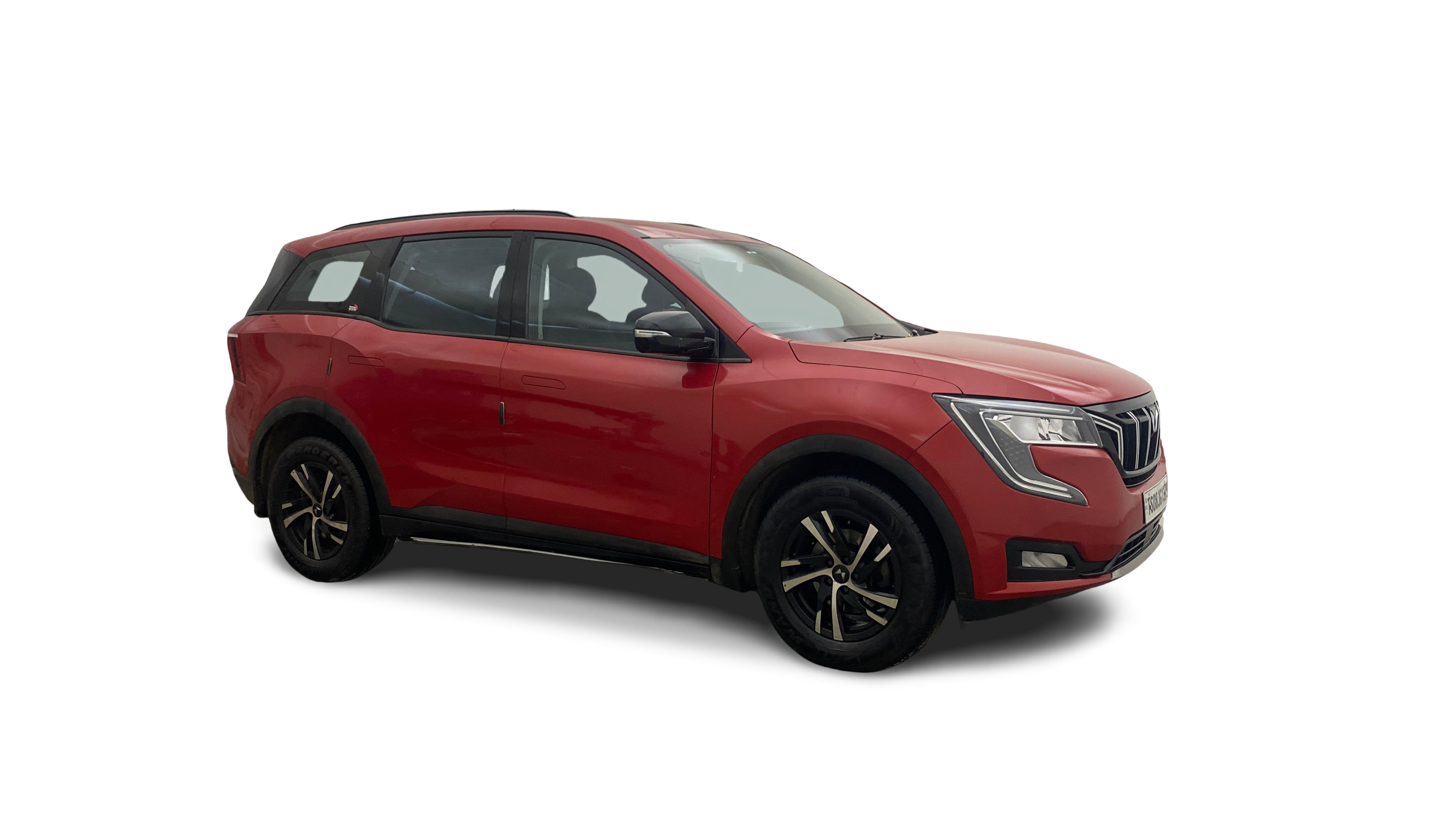 2022 Mahindra XUV700 - SUV - Petrol - Manual - ₹10.99 lakh