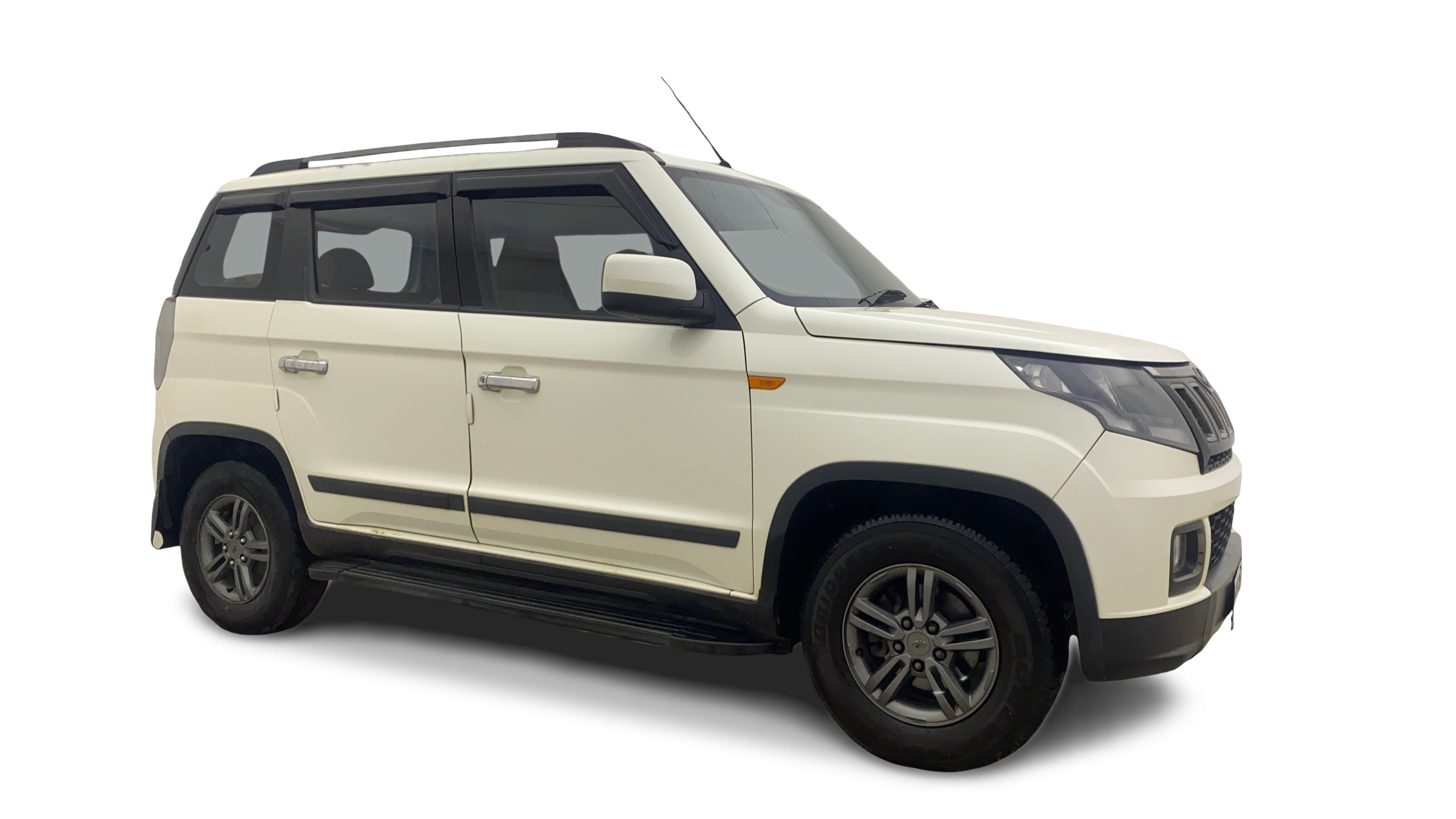 Mahindra TUV300-img