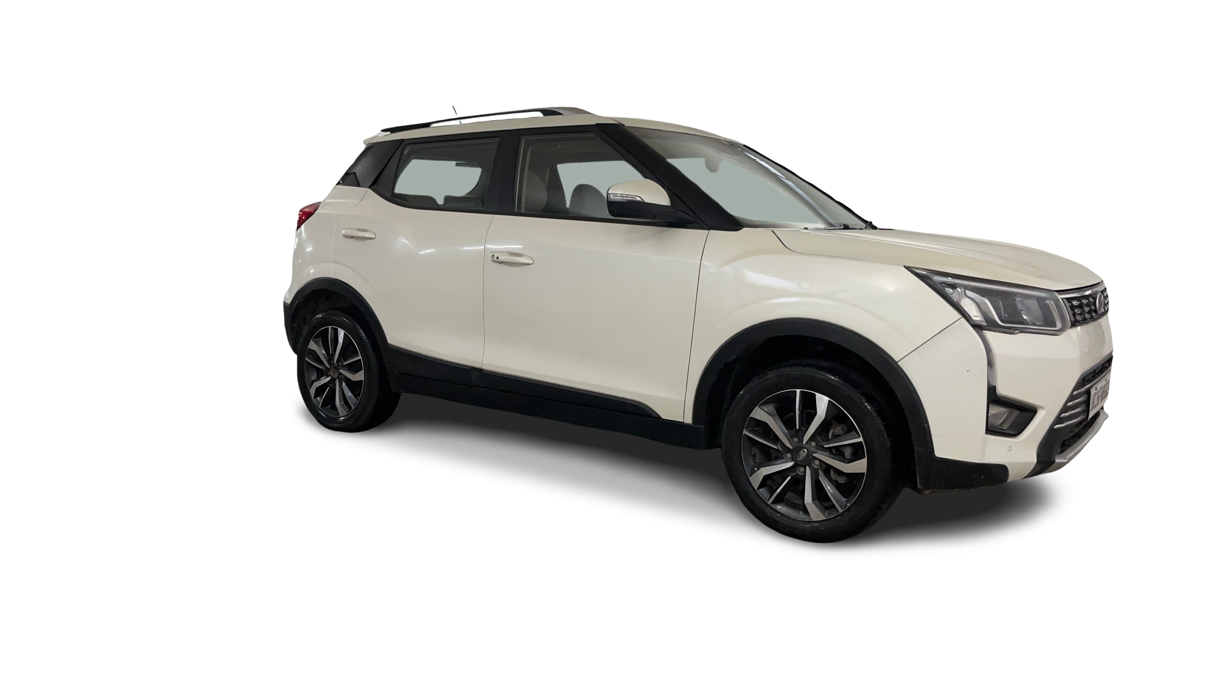 Mahindra XUV300-img
