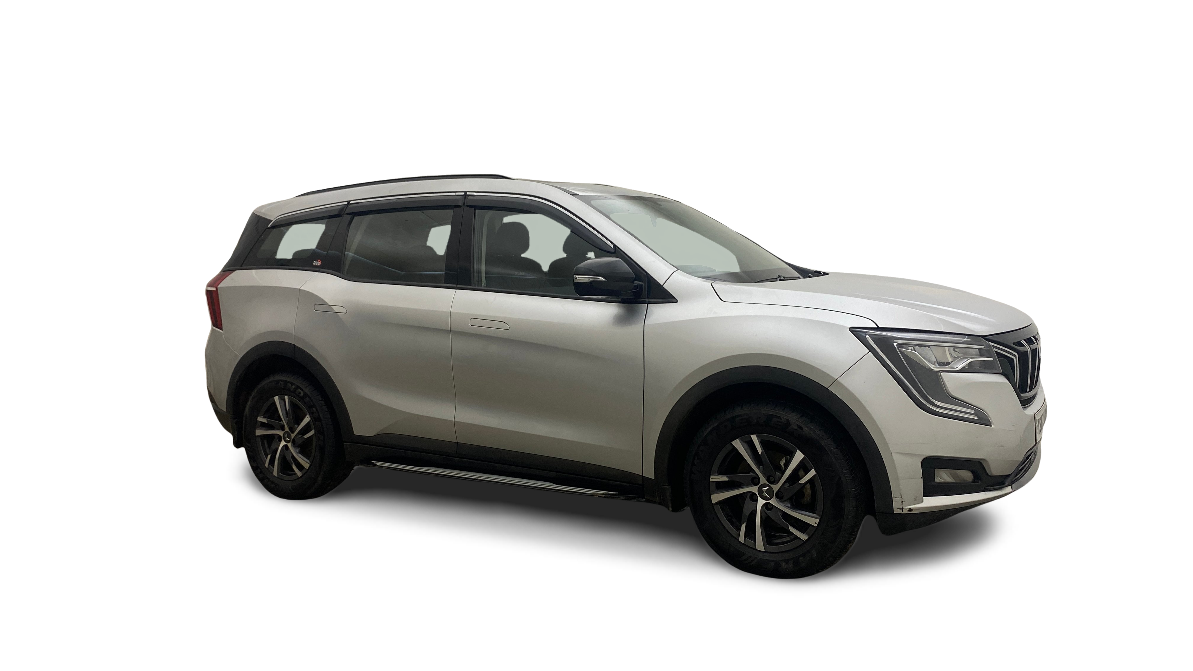2022 Mahindra XUV700 - SUV - Petrol - Manual - ₹12.92 lakh