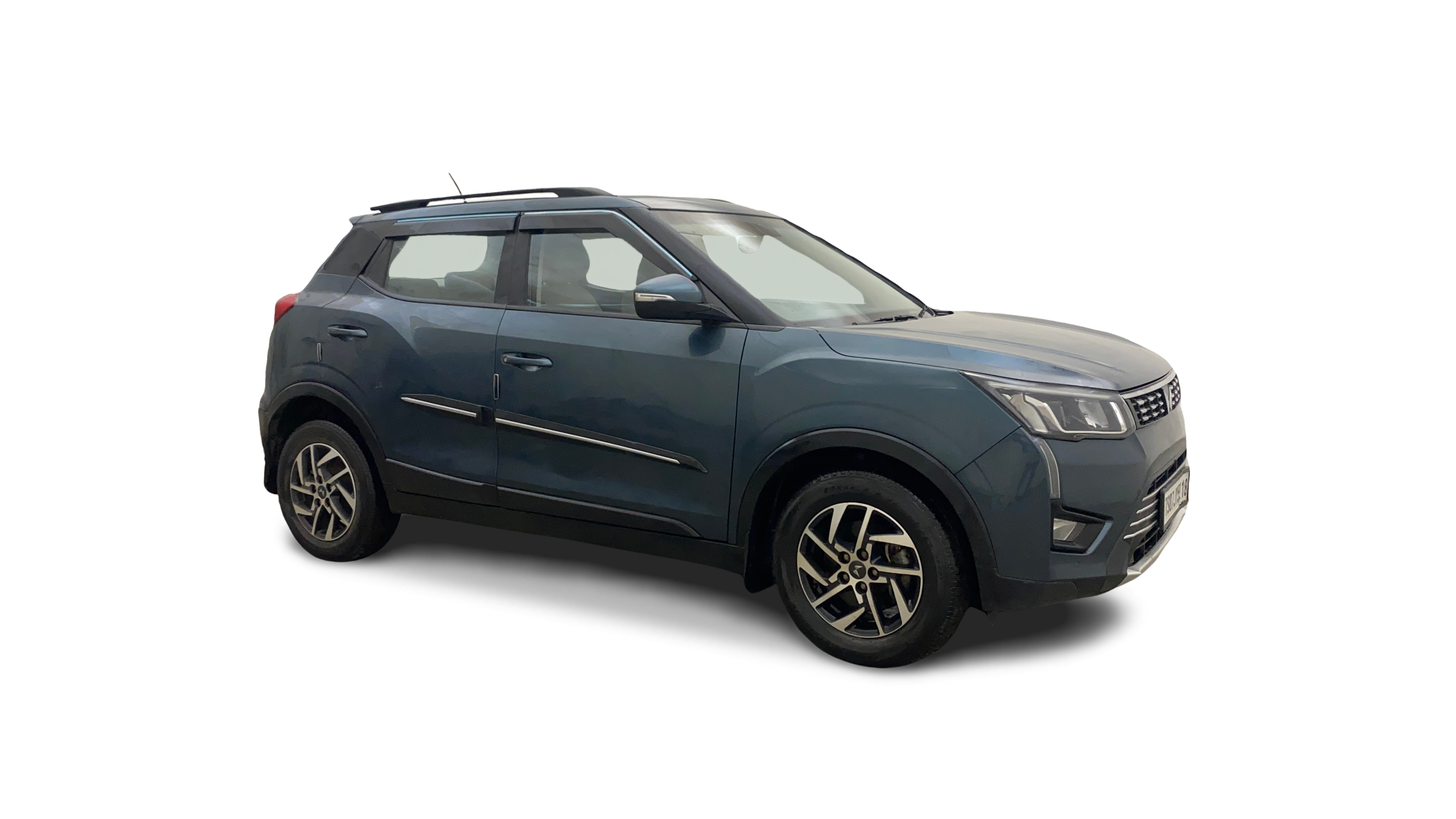 2023 Mahindra XUV300 - SUV - Petrol - Automatic - ₹9.30 lakh