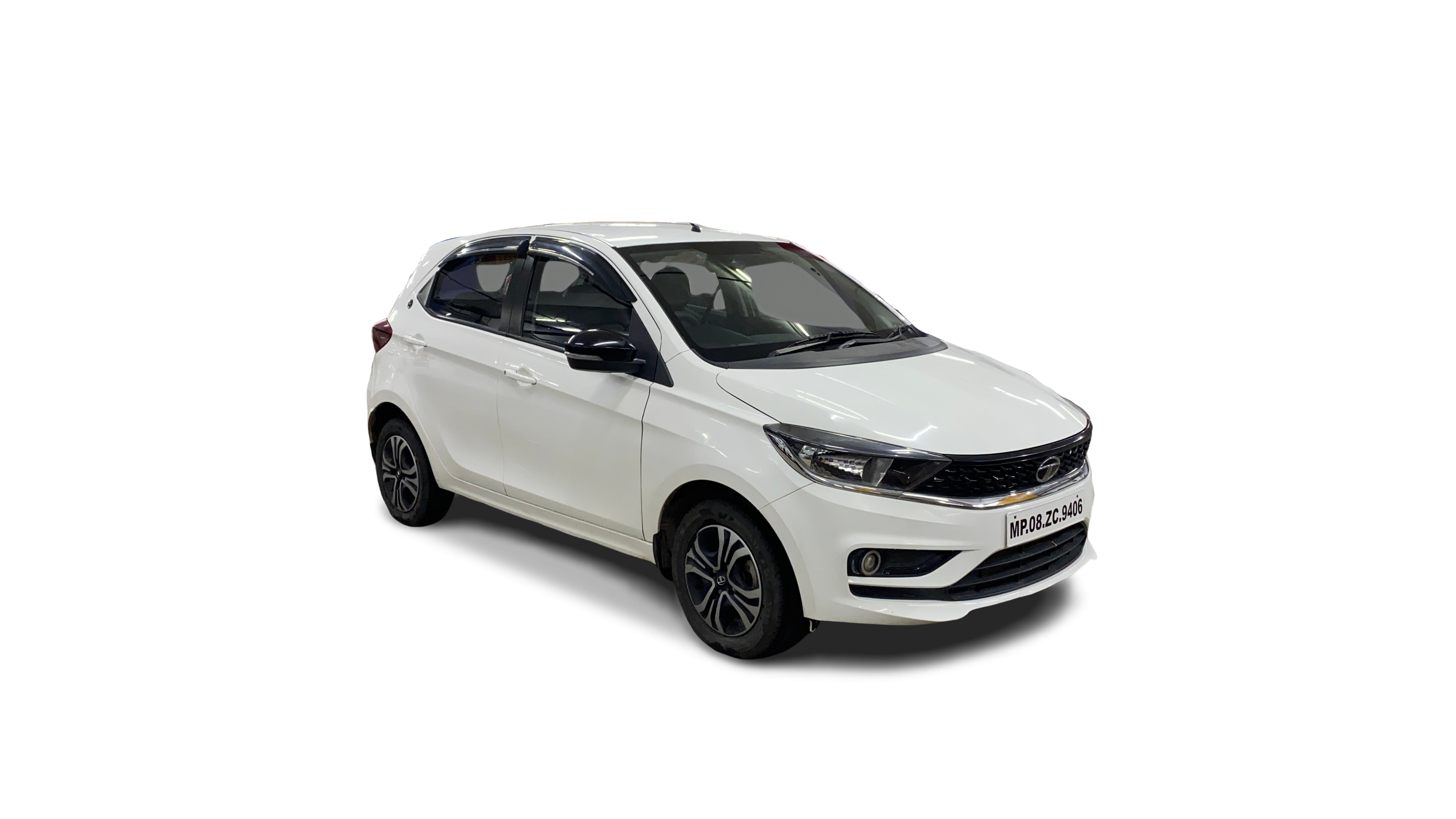 Tata Tiago-img