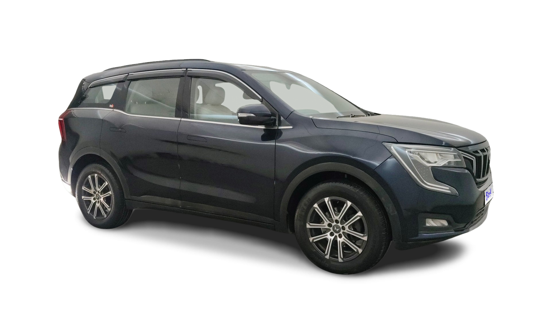 2021 Mahindra XUV700 - SUV - Petrol - Manual - ₹13.99 lakh