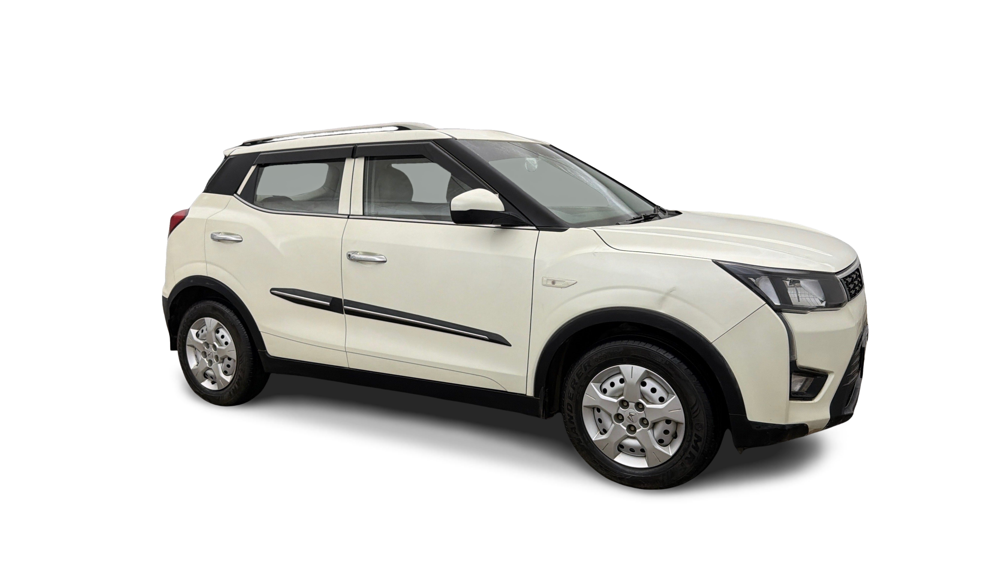 2023 Mahindra XUV300 - SUV - CNG - Manual - ₹8.04 lakh