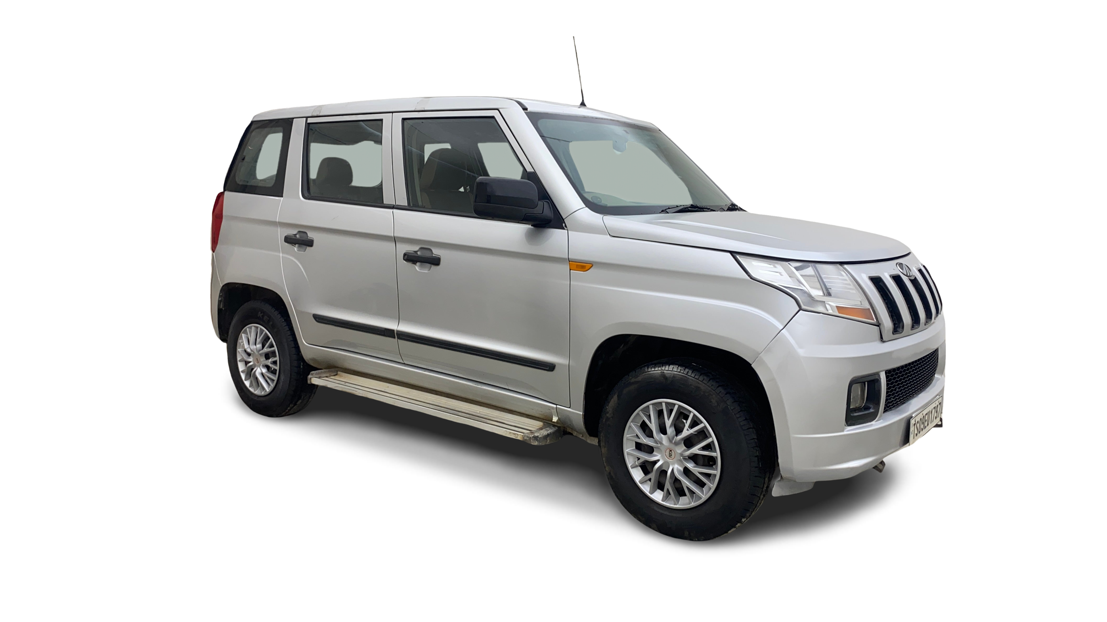 Mahindra TUV300-img