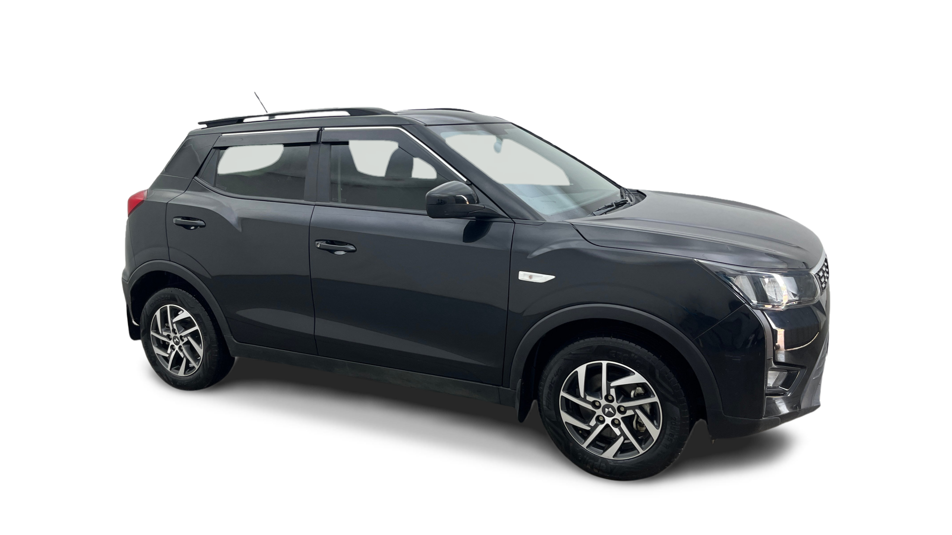 2024 Mahindra XUV300 - SUV - Petrol - Manual - ₹9.23 lakh
