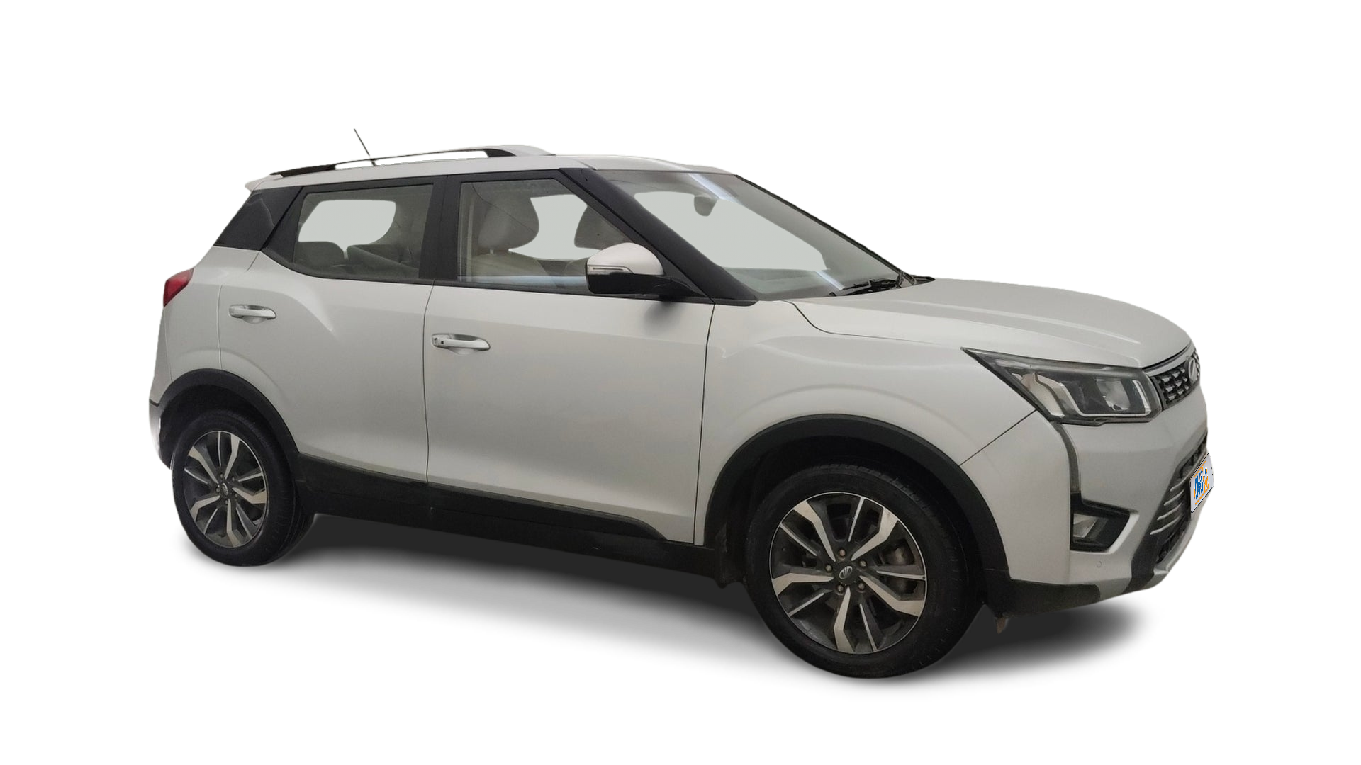 Mahindra XUV300-img