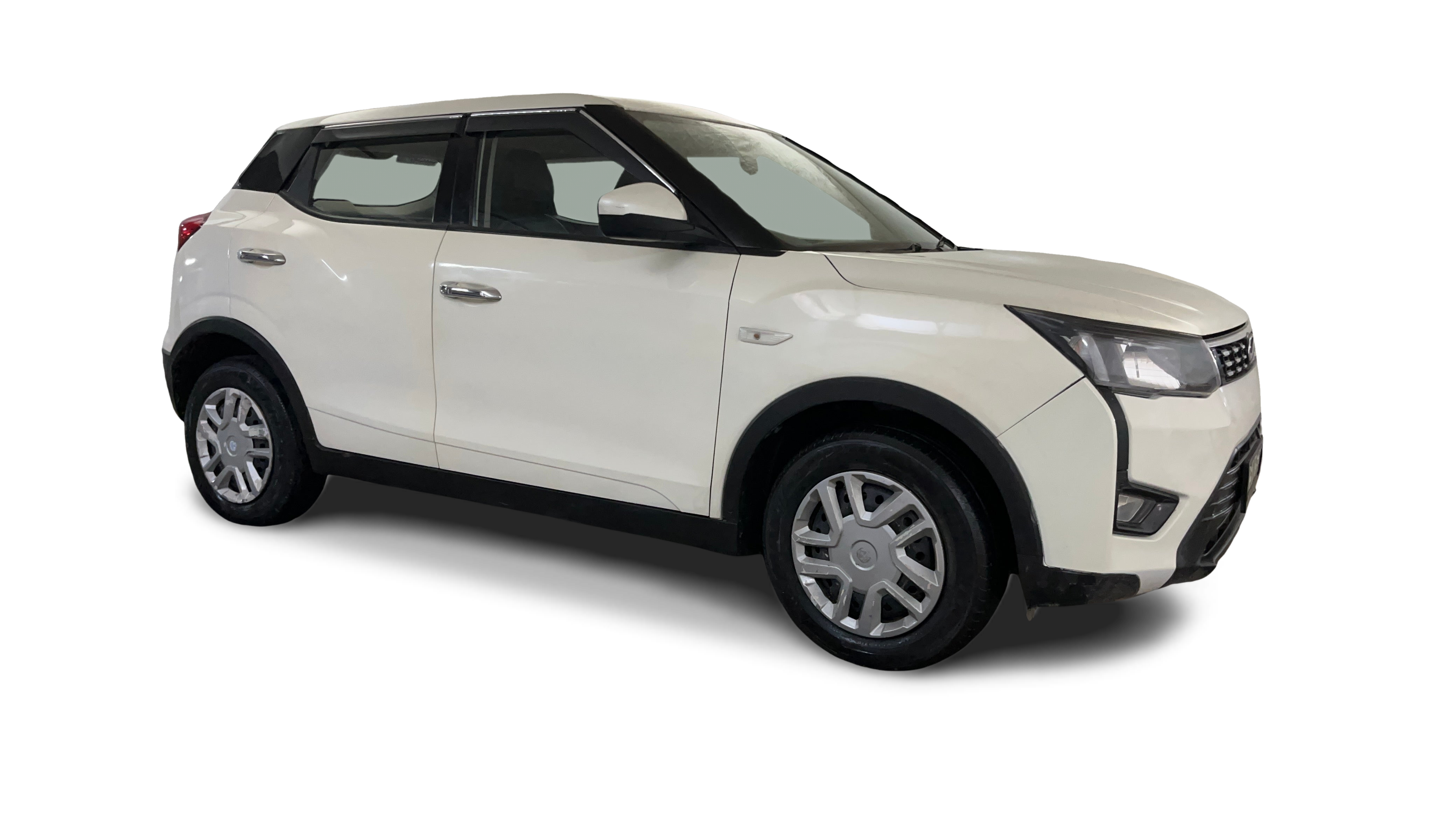 Mahindra XUV300-img