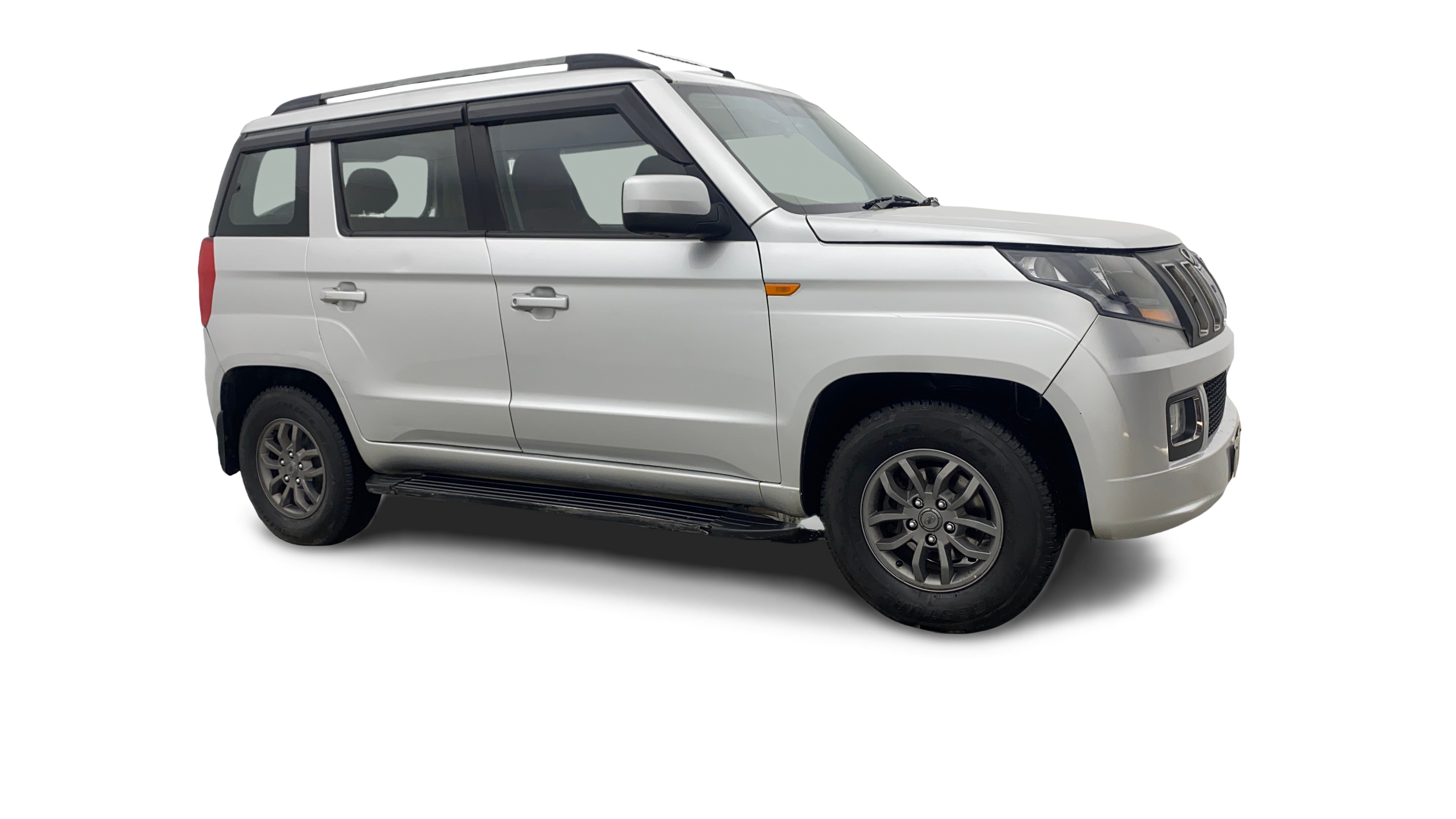 Mahindra TUV300-img