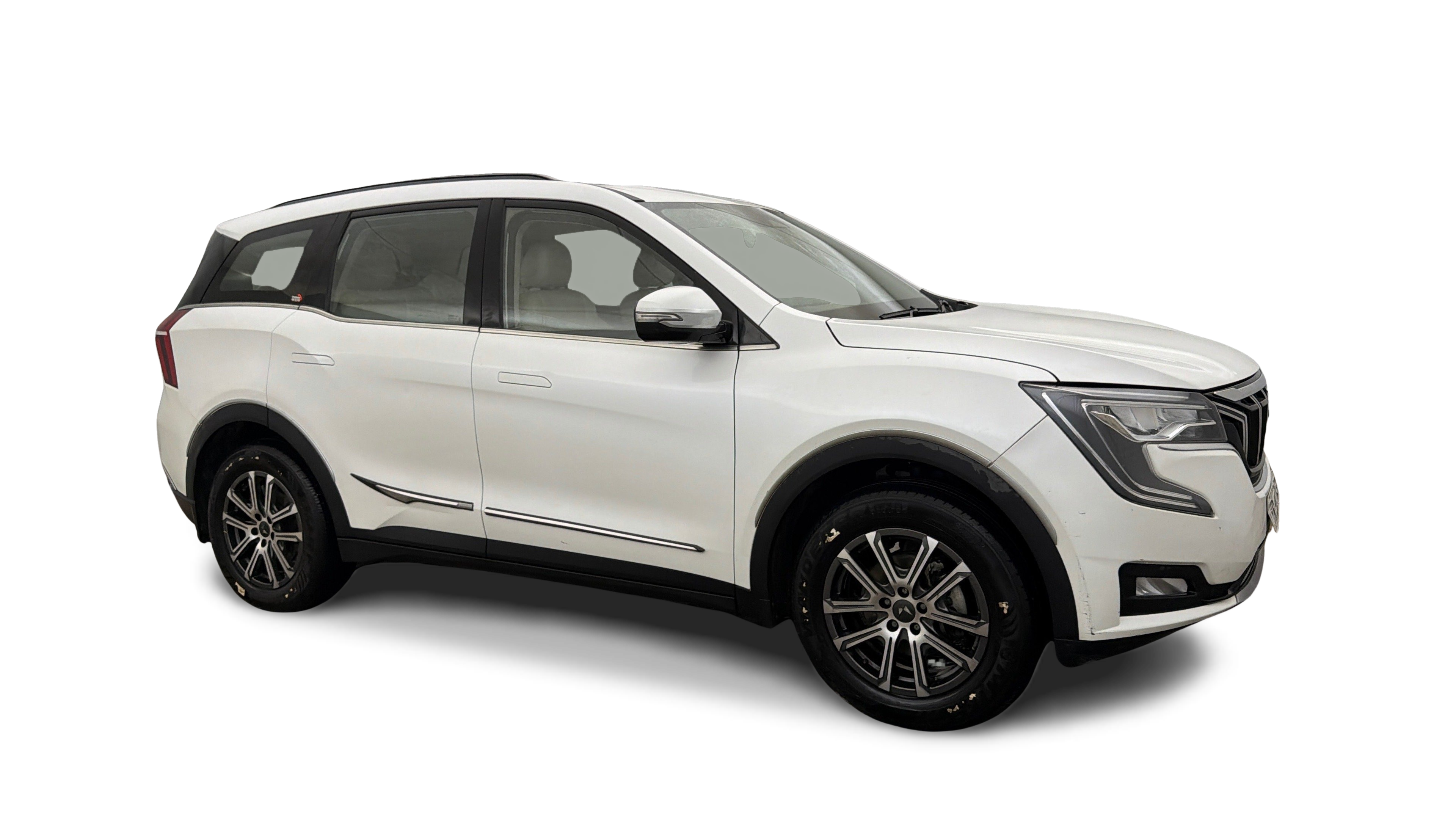 2023 Mahindra XUV700 - SUV - Petrol - Manual - ₹16.23 lakh