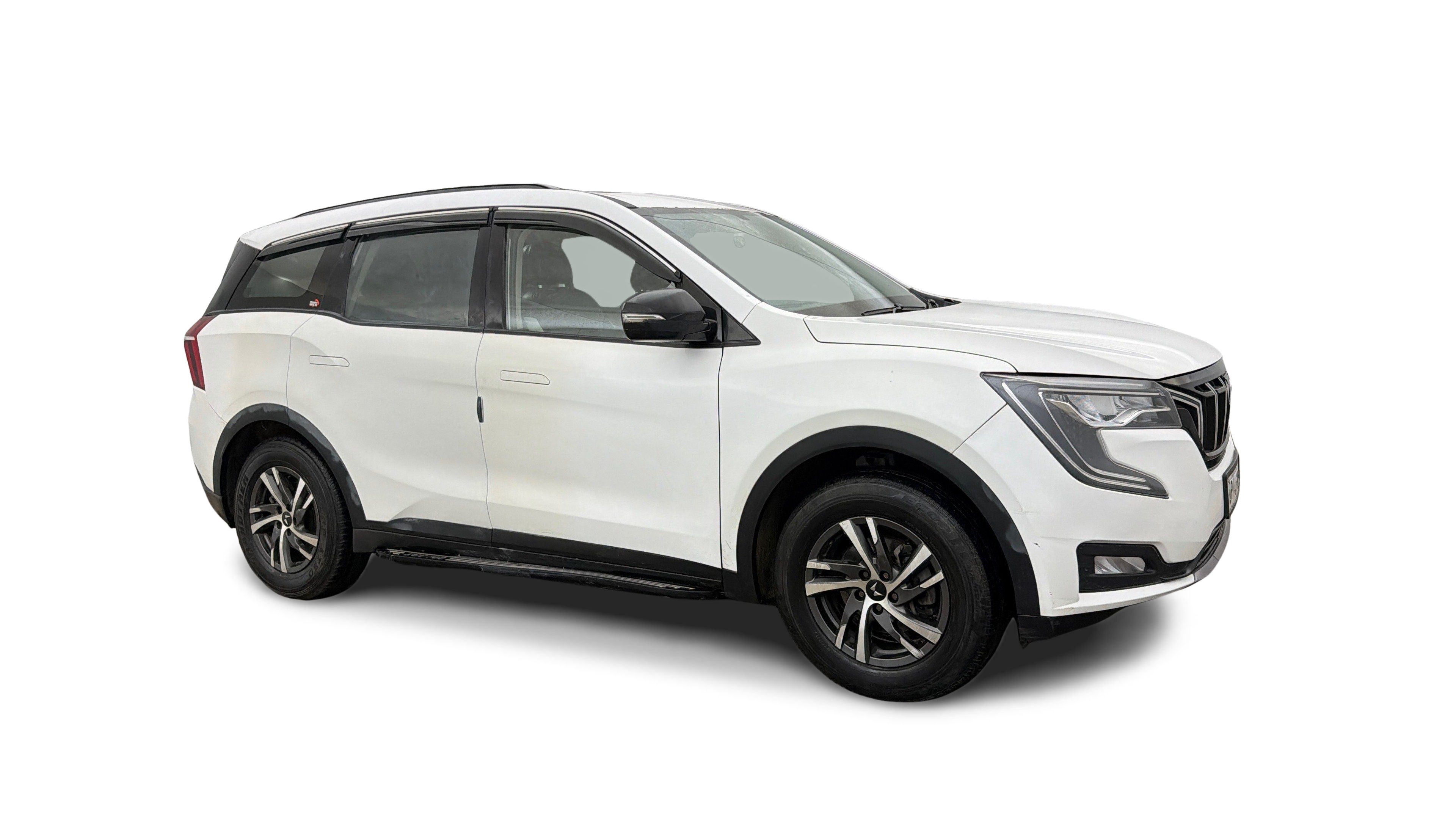 2024 Mahindra XUV700 - SUV - Petrol - Manual - ₹14.07 lakh