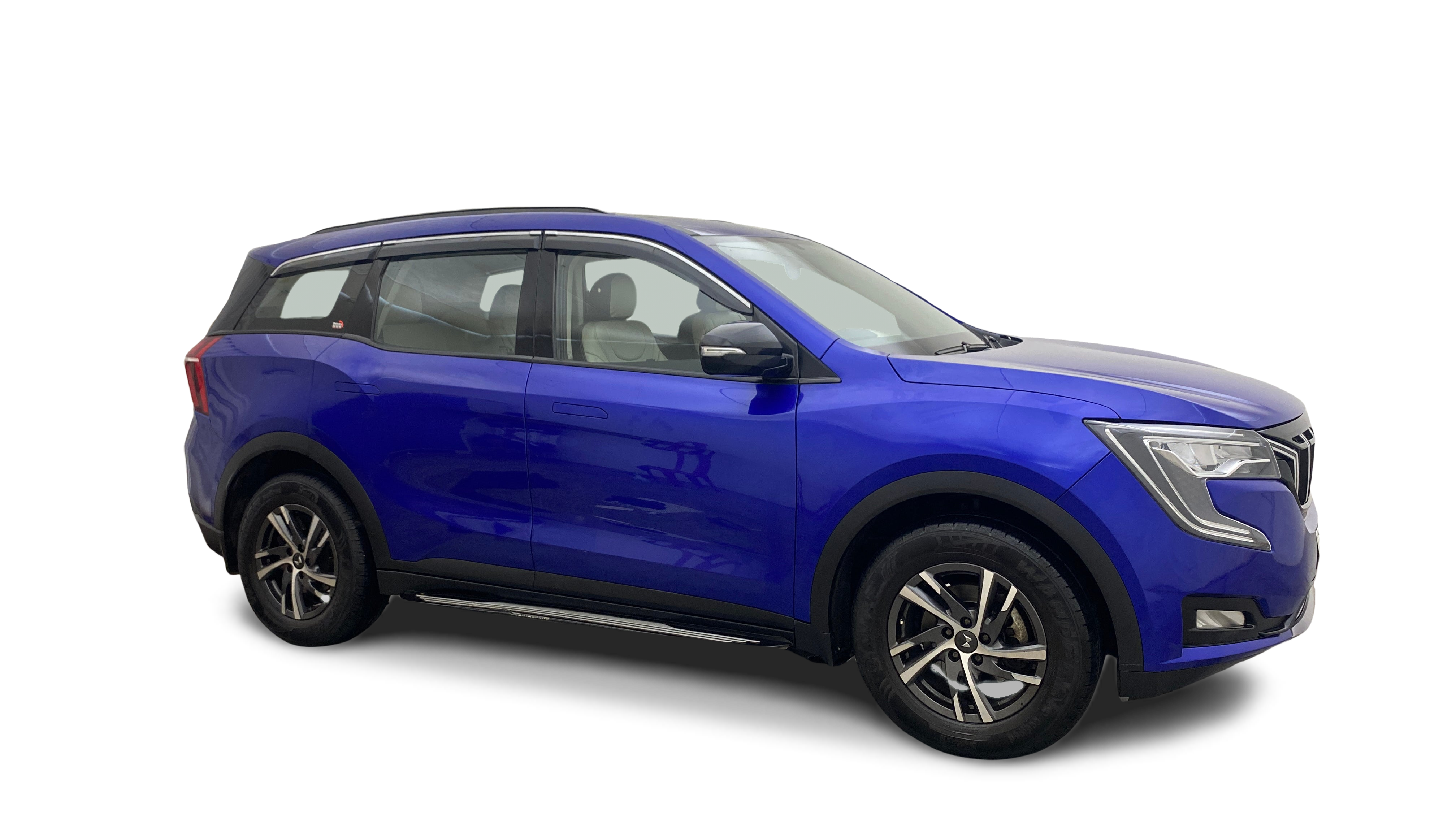 2022 Mahindra XUV700 - SUV - Petrol - Manual - ₹13.33 lakh