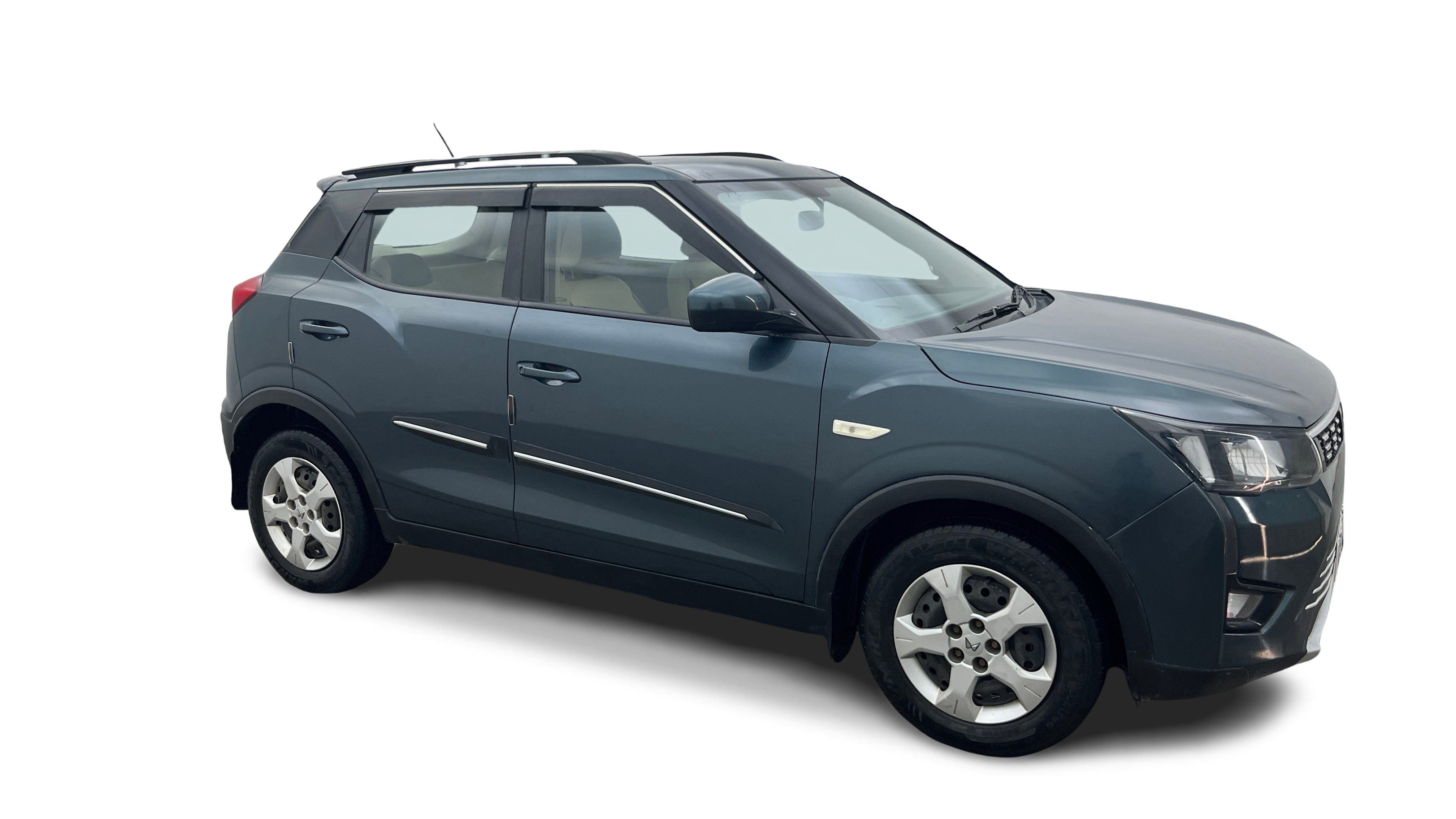 2023 Mahindra XUV300 - SUV - Petrol - Manual - ₹7.47 lakh