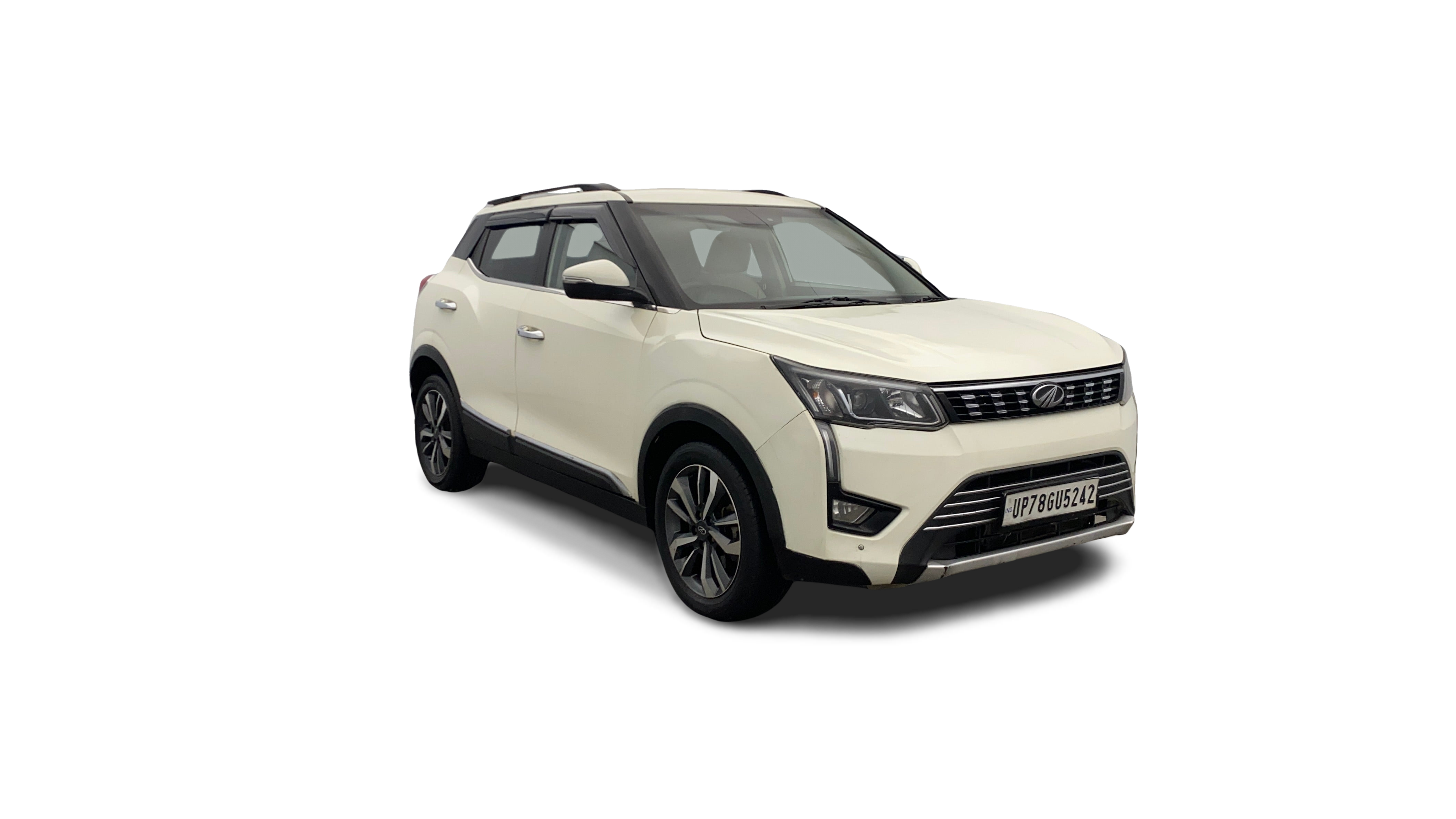 Mahindra XUV300-img