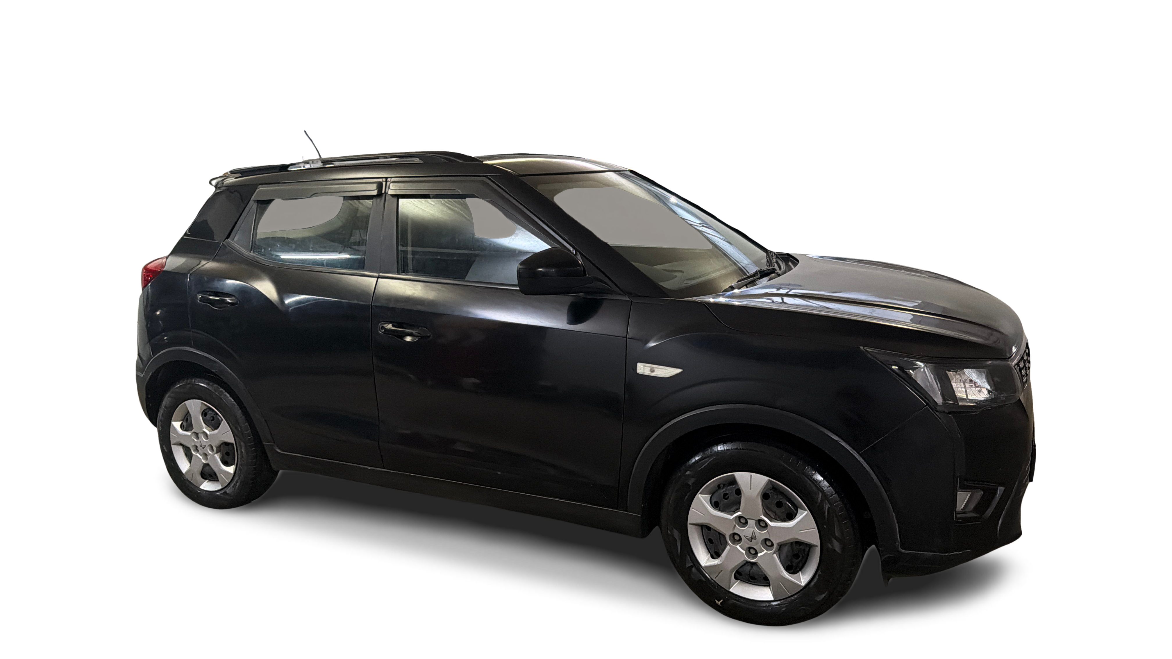 2023 Mahindra XUV300 - SUV - CNG - Manual - ₹7.07 lakh