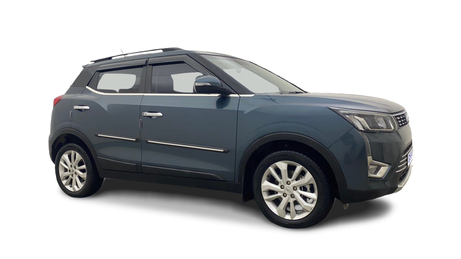 2021 Mahindra XUV300 - SUV - Petrol - Manual - ₹7.90 lakh