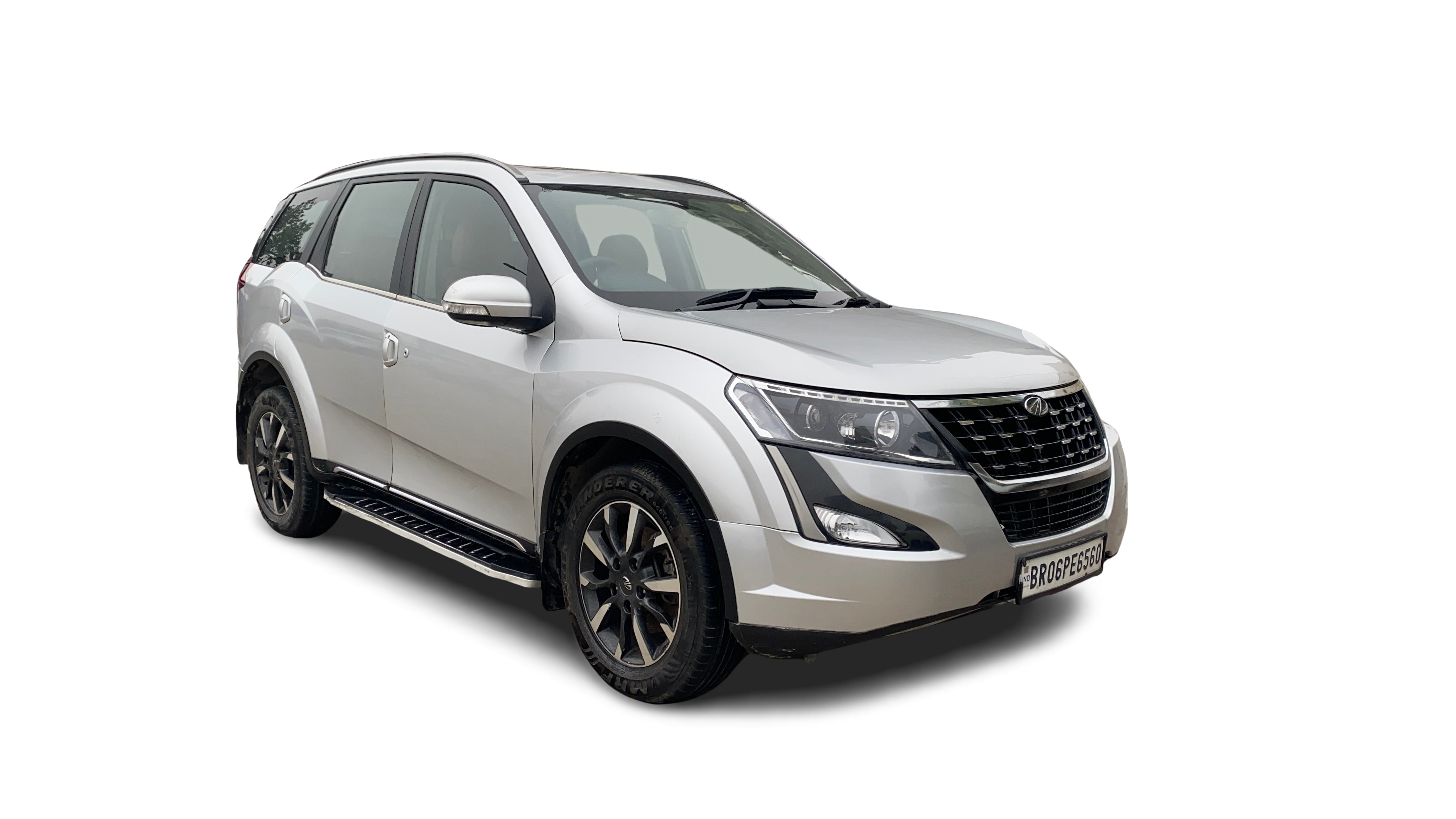 Mahindra XUV500-img