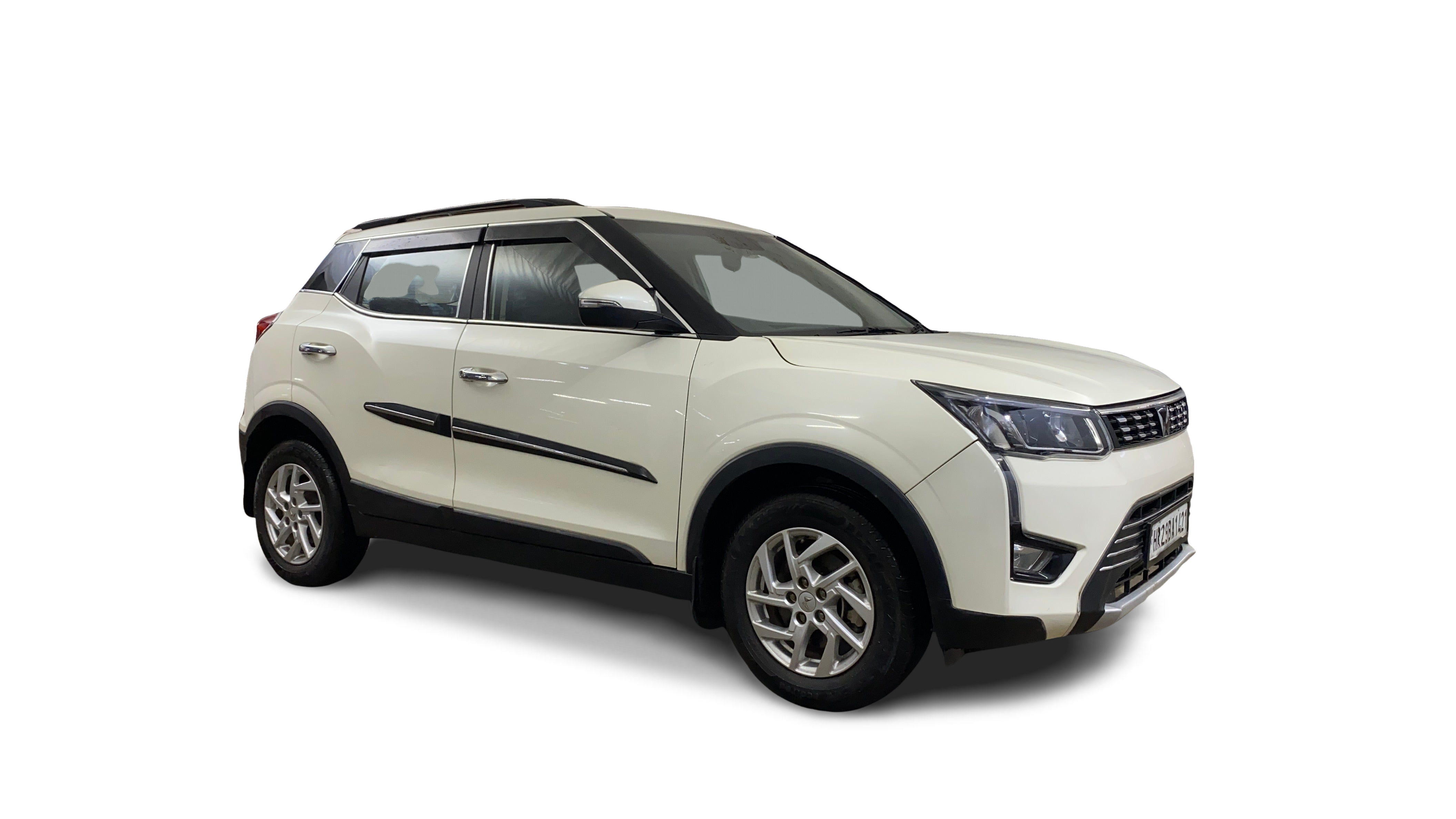 Mahindra XUV300-img