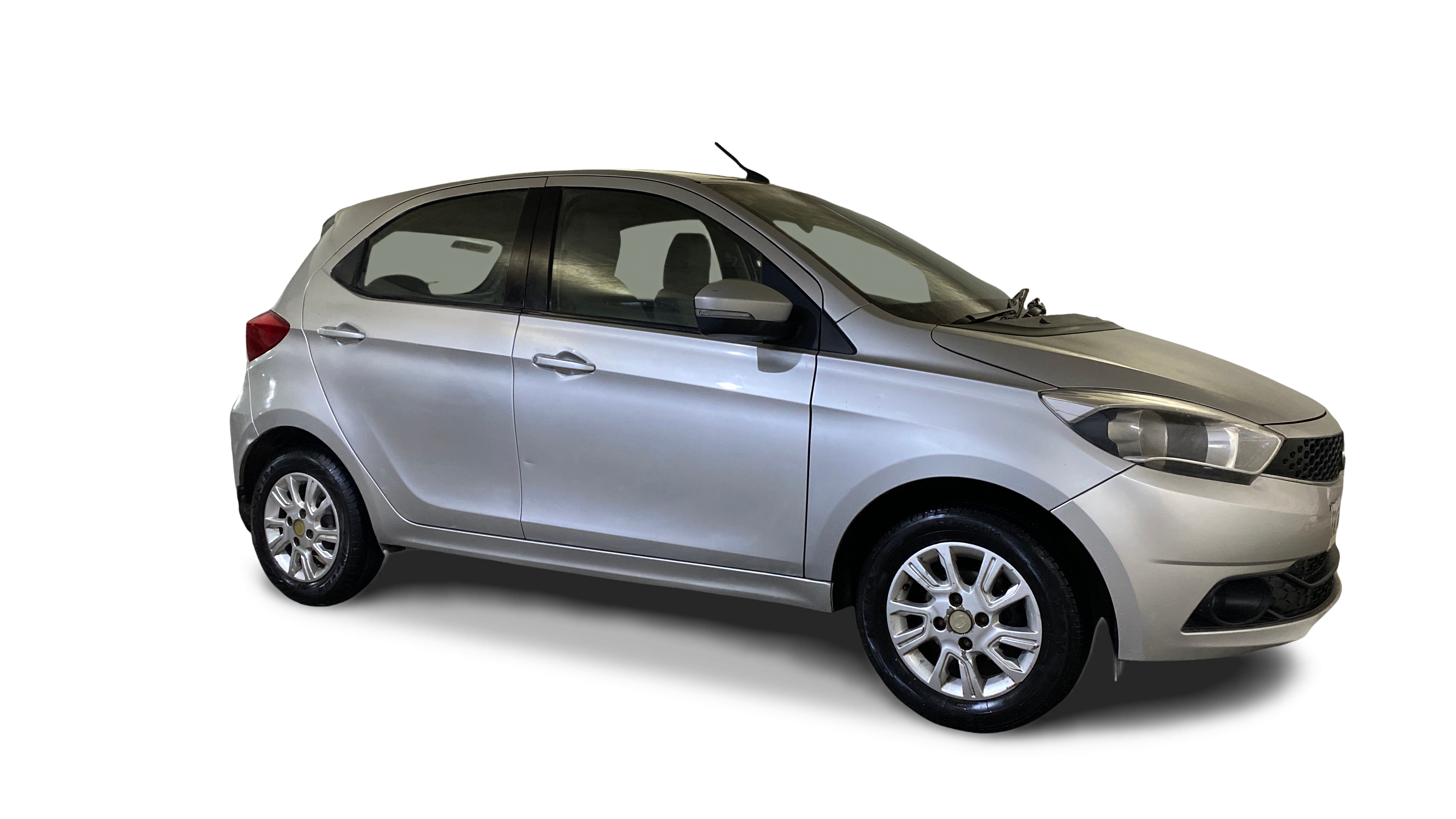 2016 Tata Tiago - Hatchback - Petrol - Manual - ₹2.65 lakh