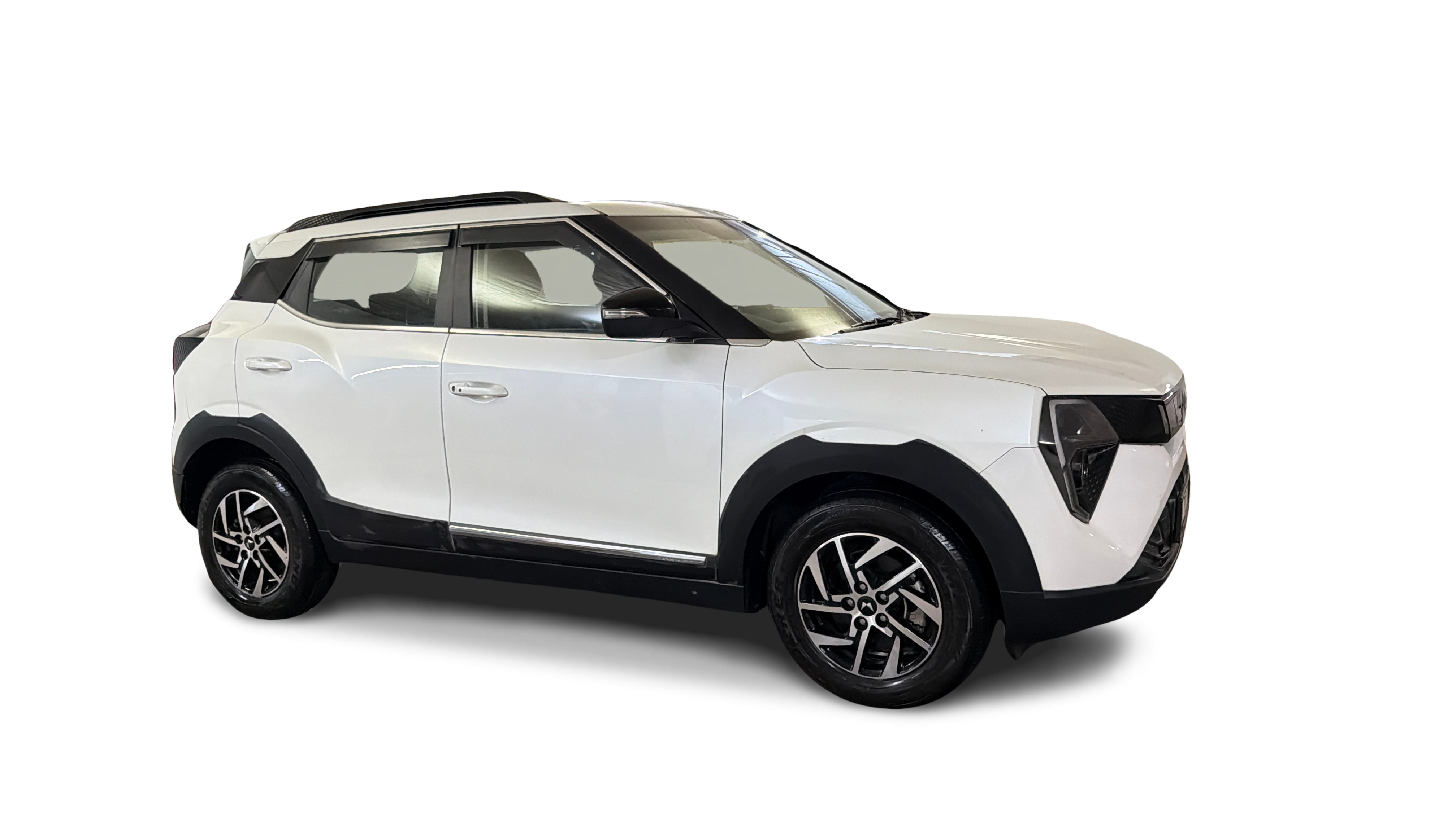 2025 Mahindra XUV 3XO - SUV - Petrol - Manual - ₹9.00 lakh