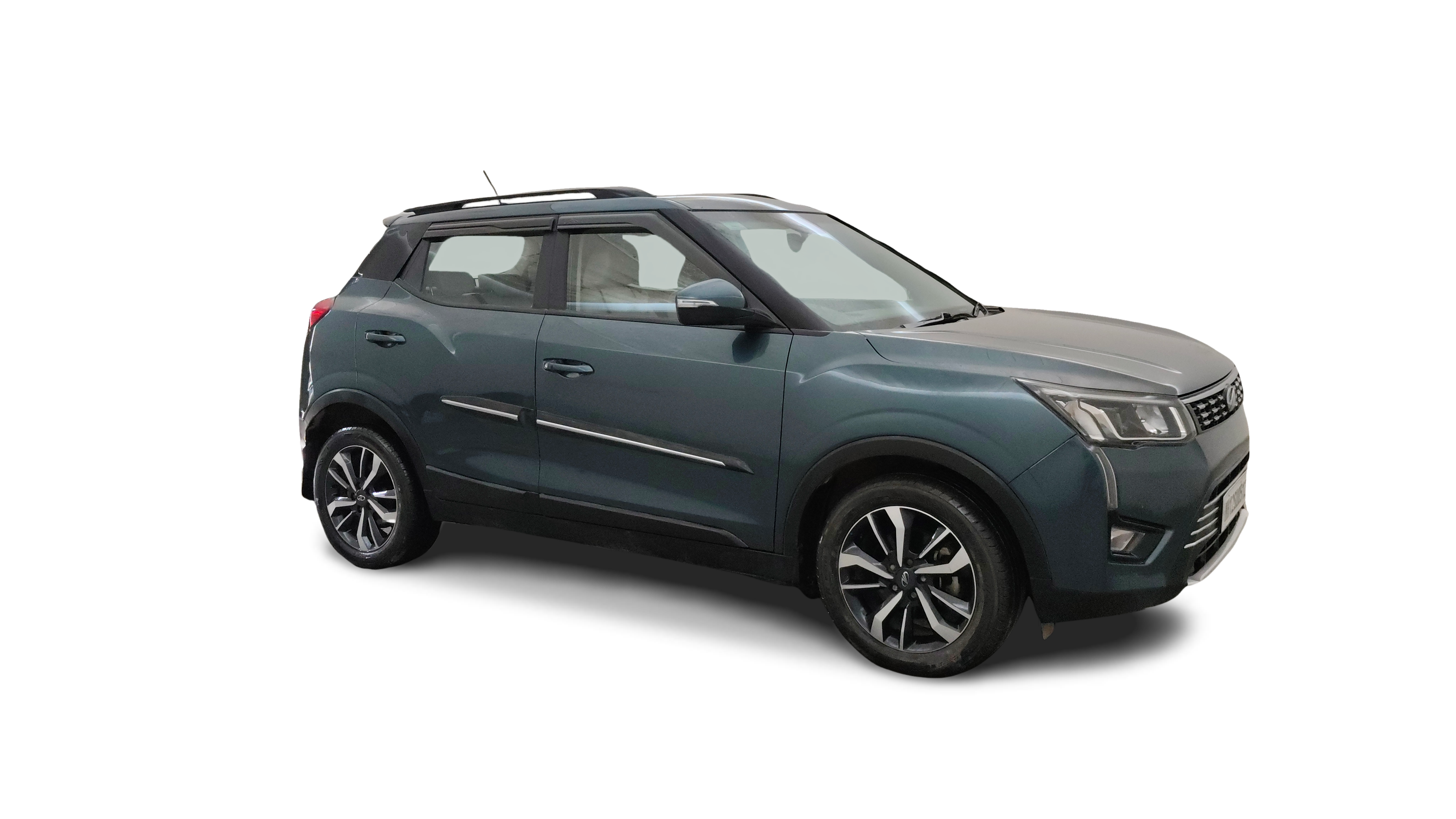2020 Mahindra XUV300 - SUV - Petrol - Manual - ₹7.56 lakh