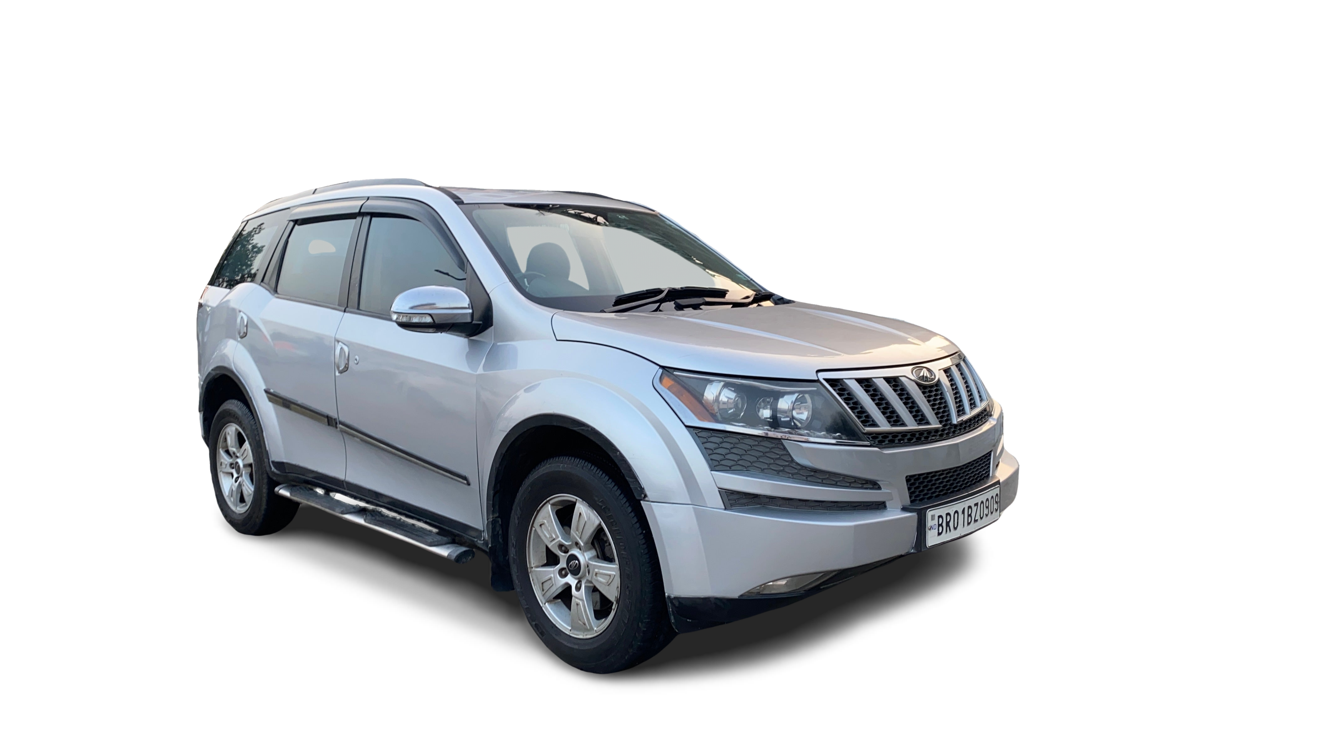 Mahindra XUV500-img