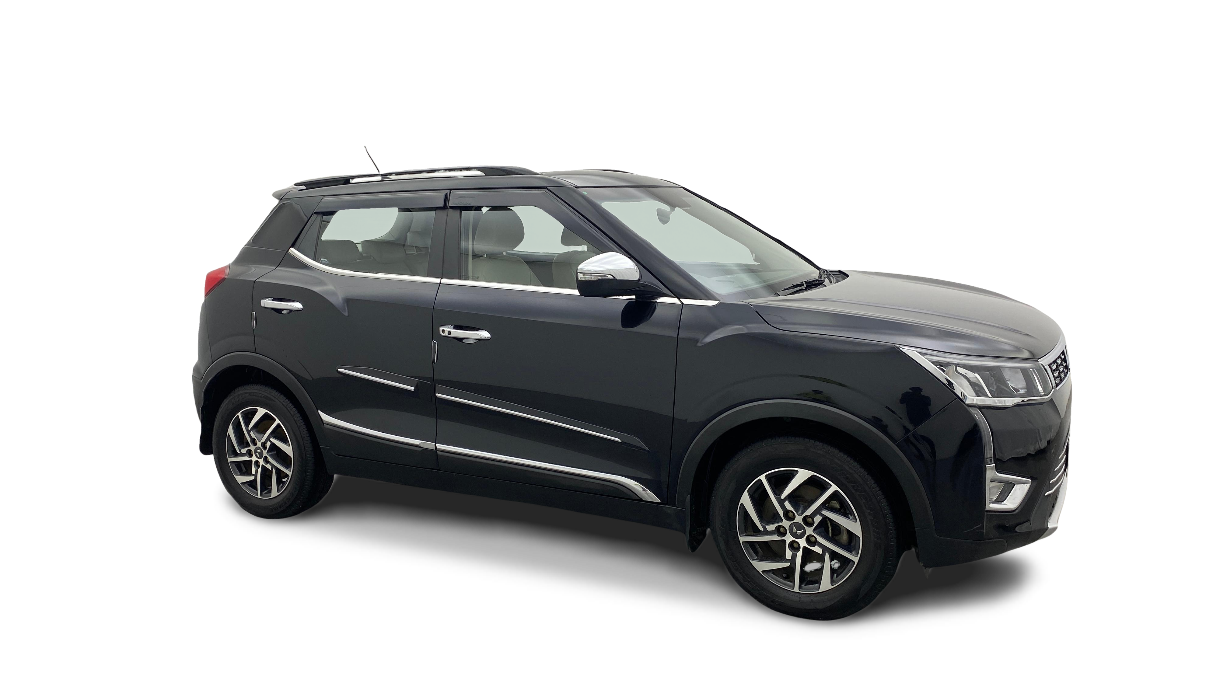 2023 Mahindra XUV300 - SUV - Petrol - Automatic - ₹9.31 lakh
