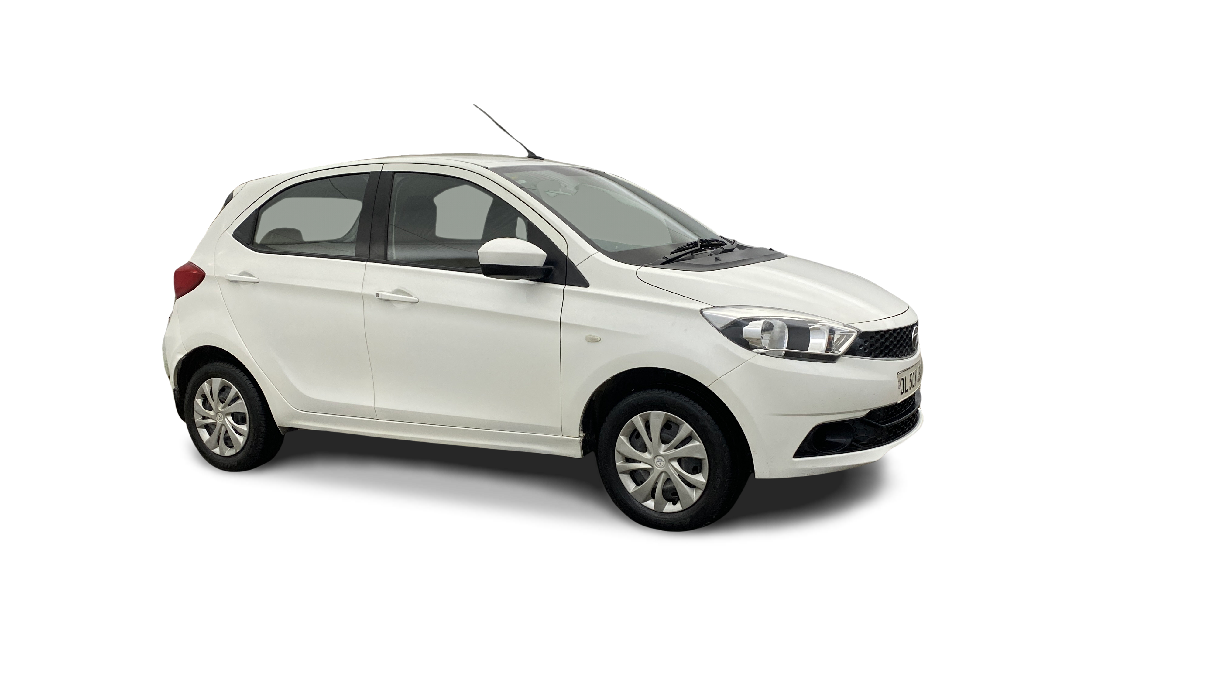 2016 Tata Tiago - Hatchback - Petrol - Manual - ₹2.56 lakh