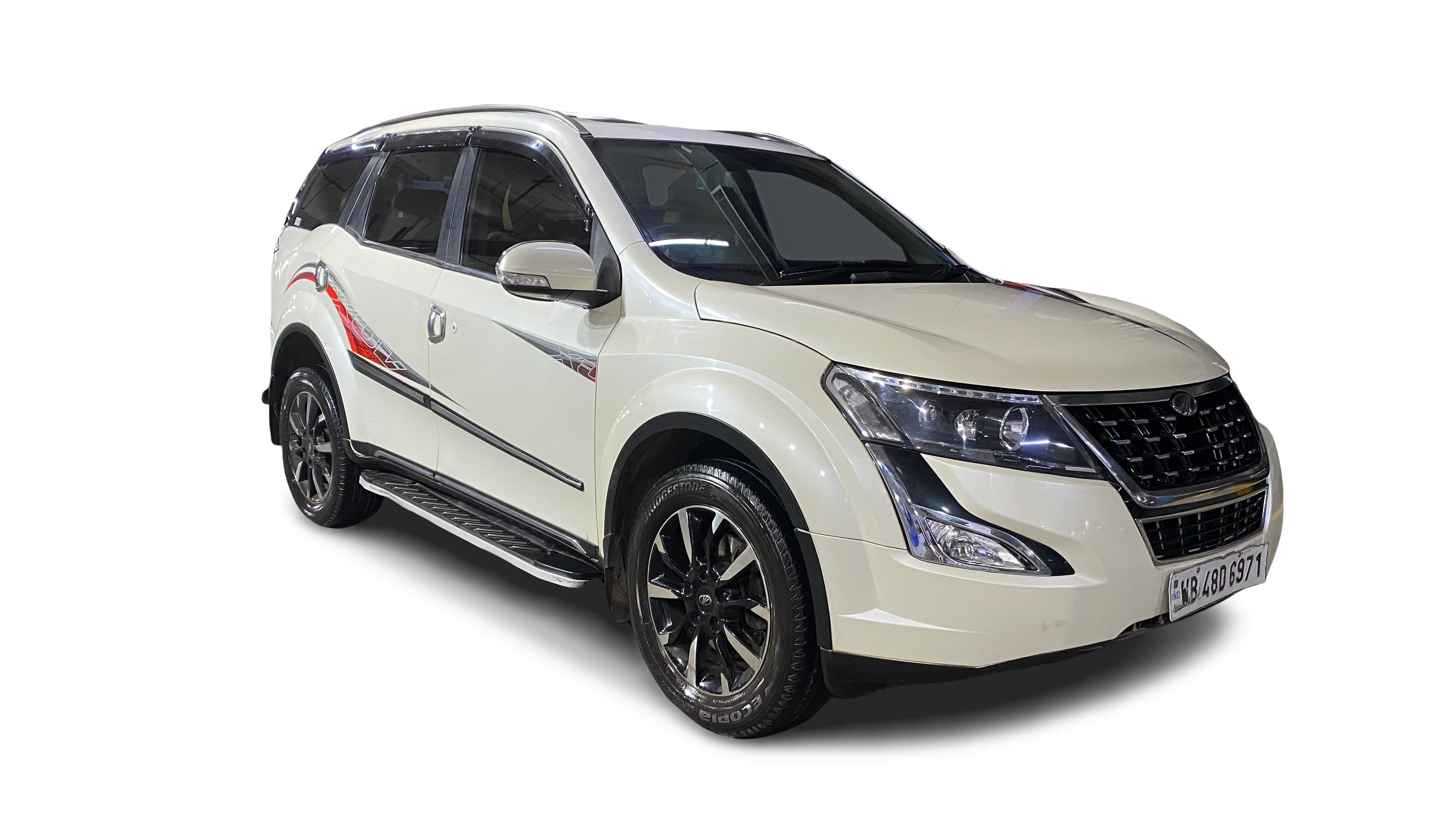 Mahindra XUV500-img