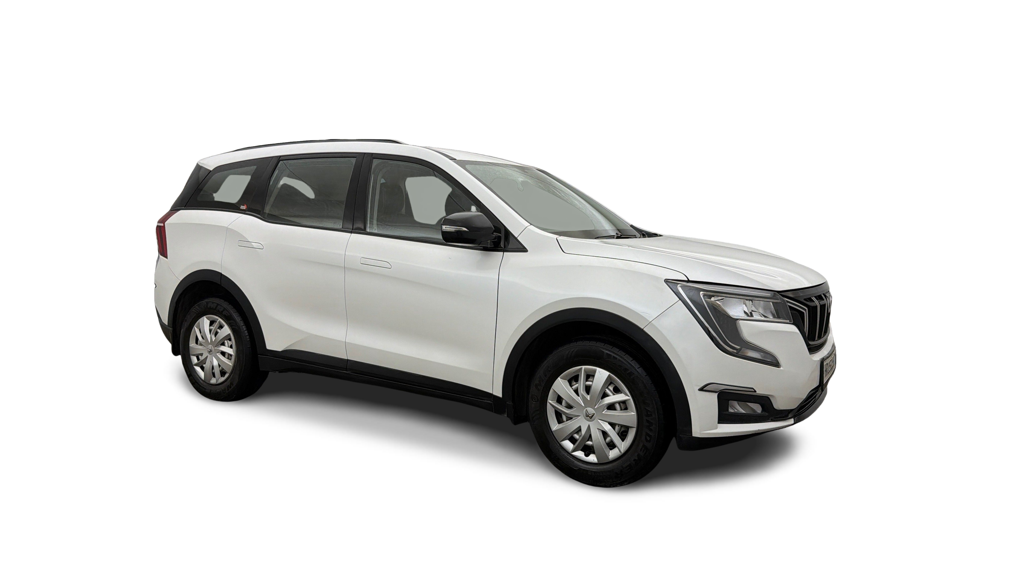 2023 Mahindra XUV700 - SUV - Petrol - Manual - ₹11.47 lakh