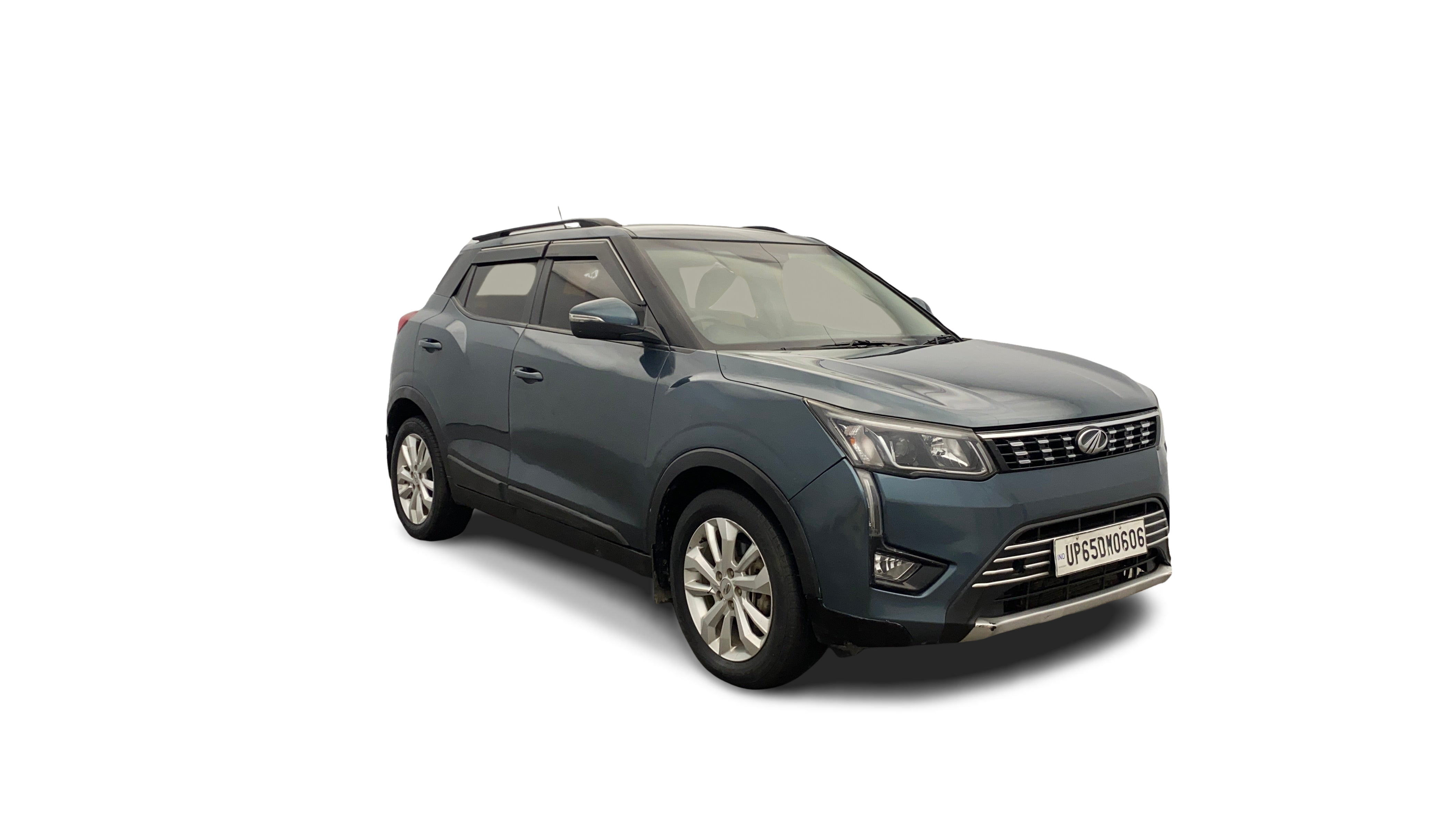 Mahindra XUV300-img