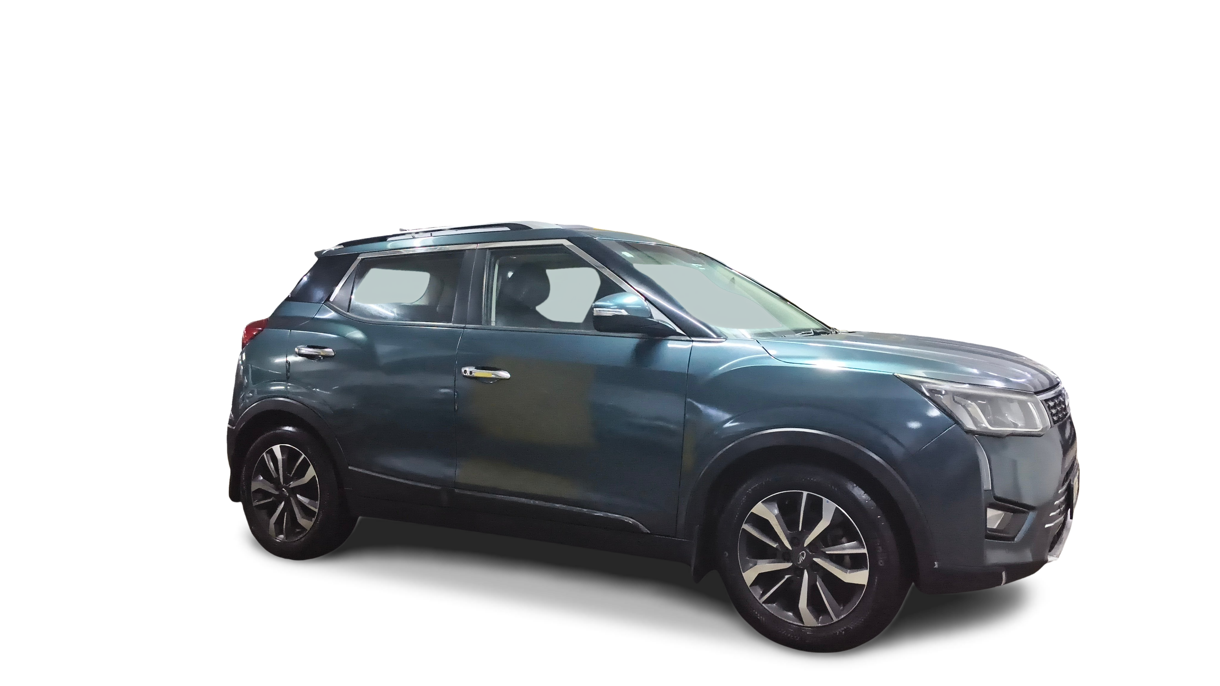 2020 Mahindra XUV300 - SUV - CNG - Manual - ₹5.75 lakh