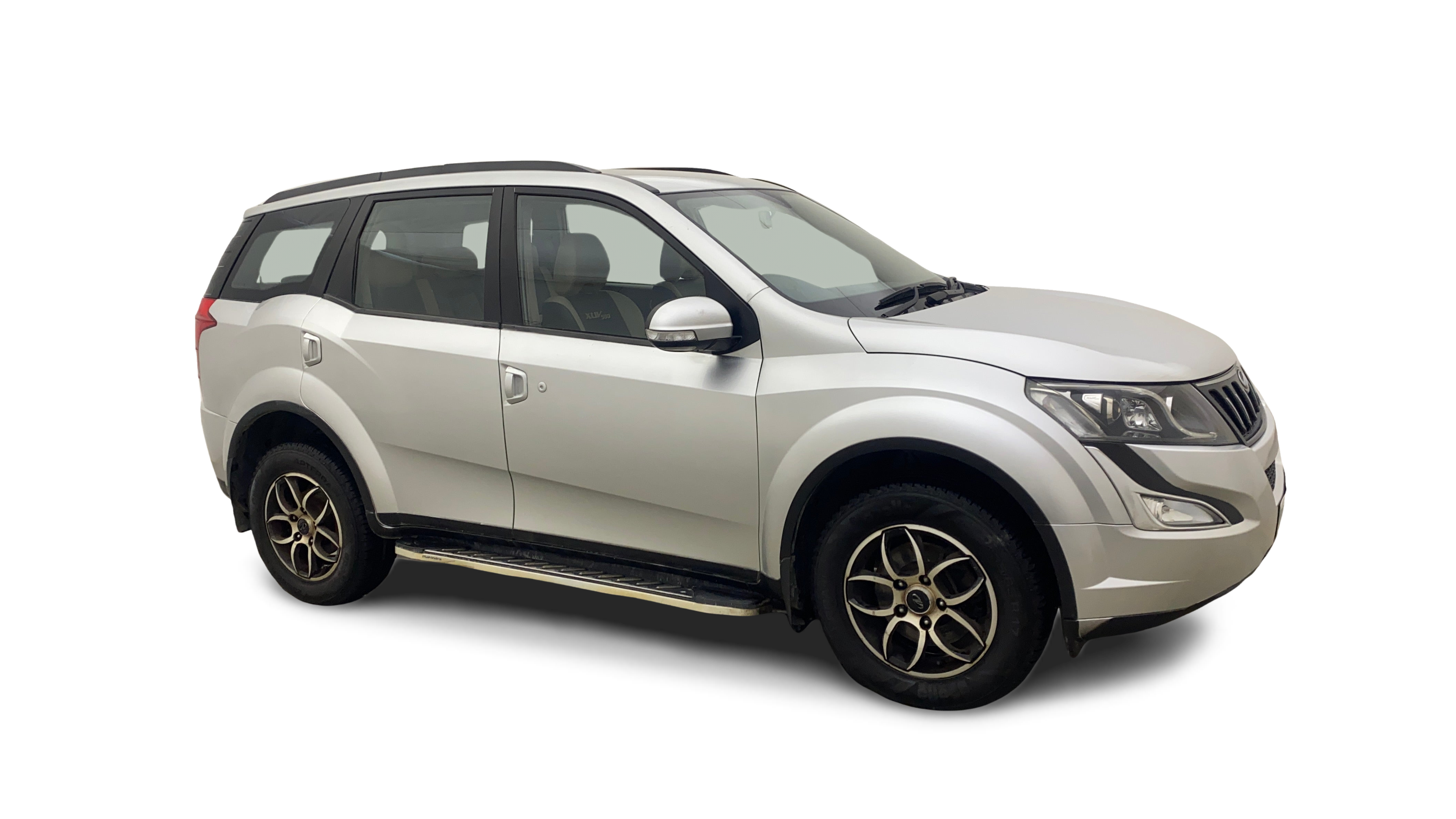 Mahindra XUV500-img
